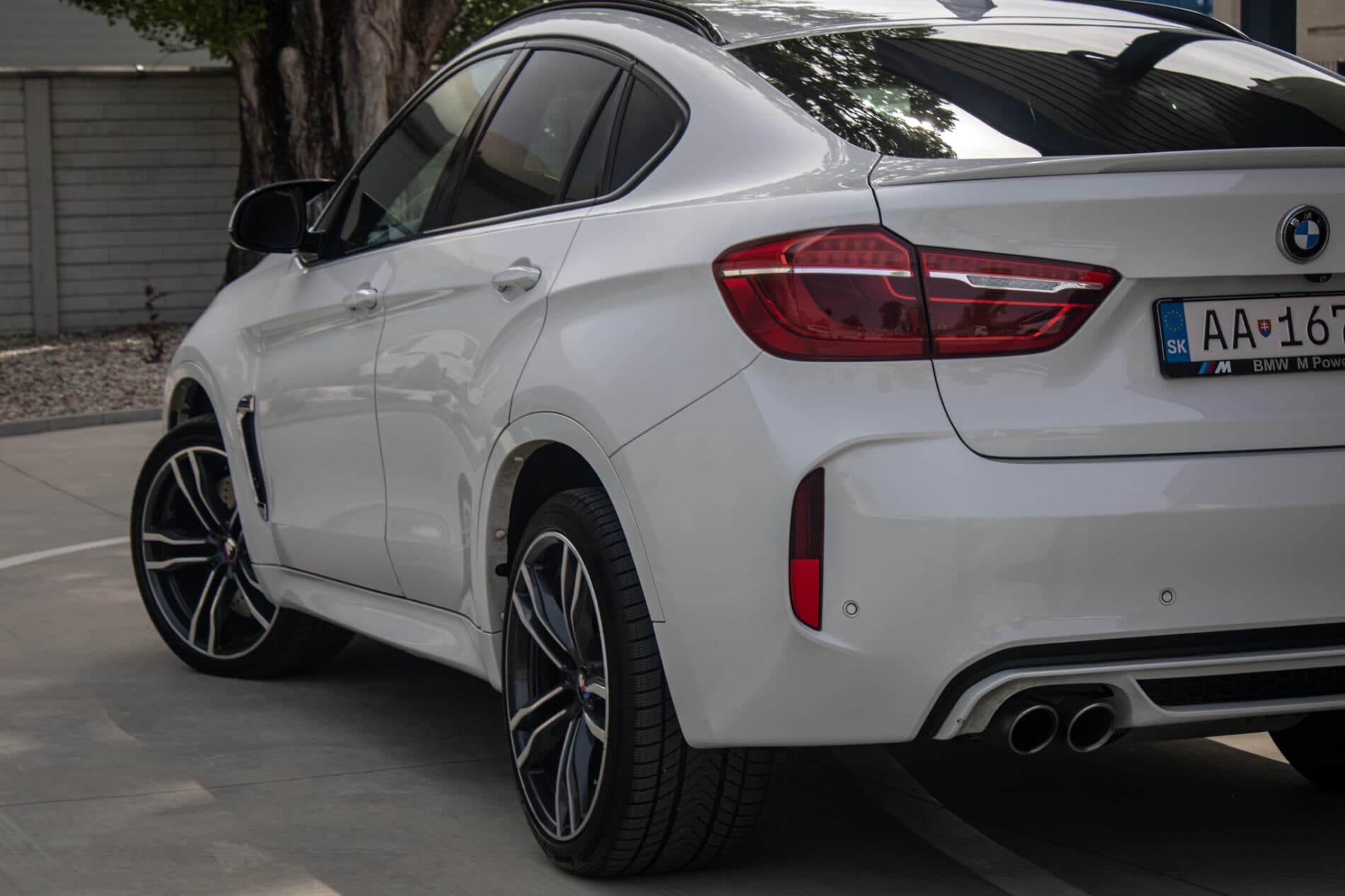 2016 BMW X6 M, biela suv, 227 553 km