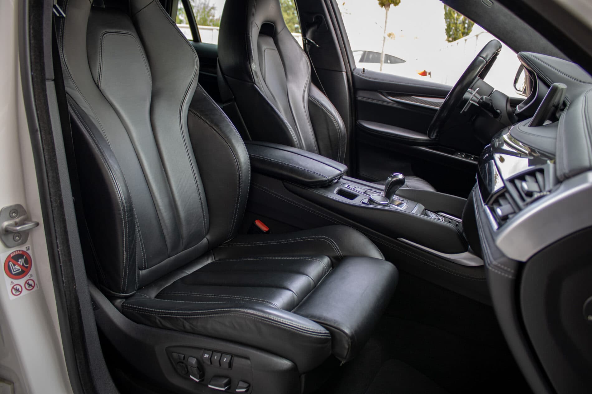 2016 BMW X6 M, biela suv, 227 553 km
