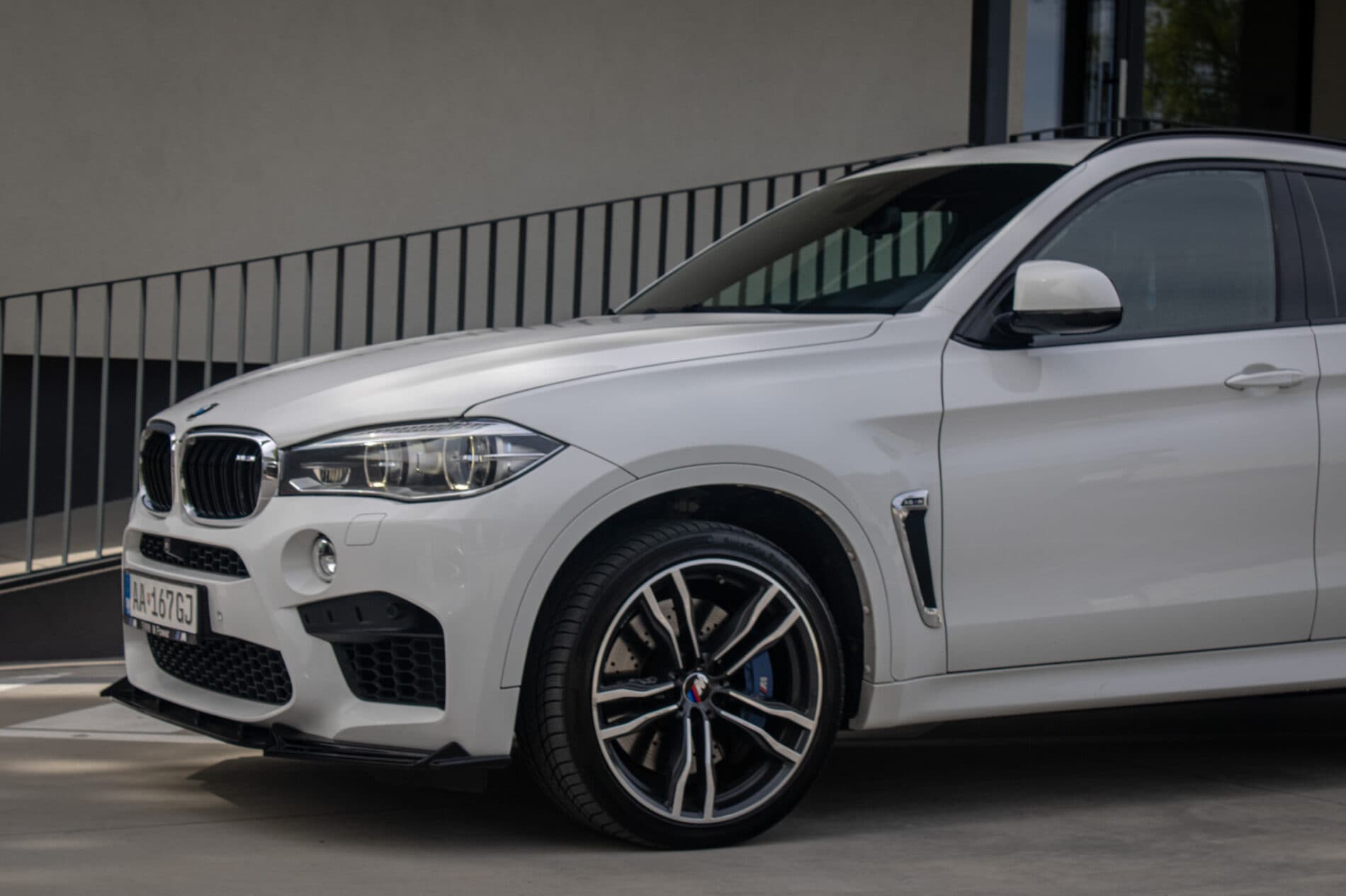 2016 BMW X6 M, biela suv, 227 553 km