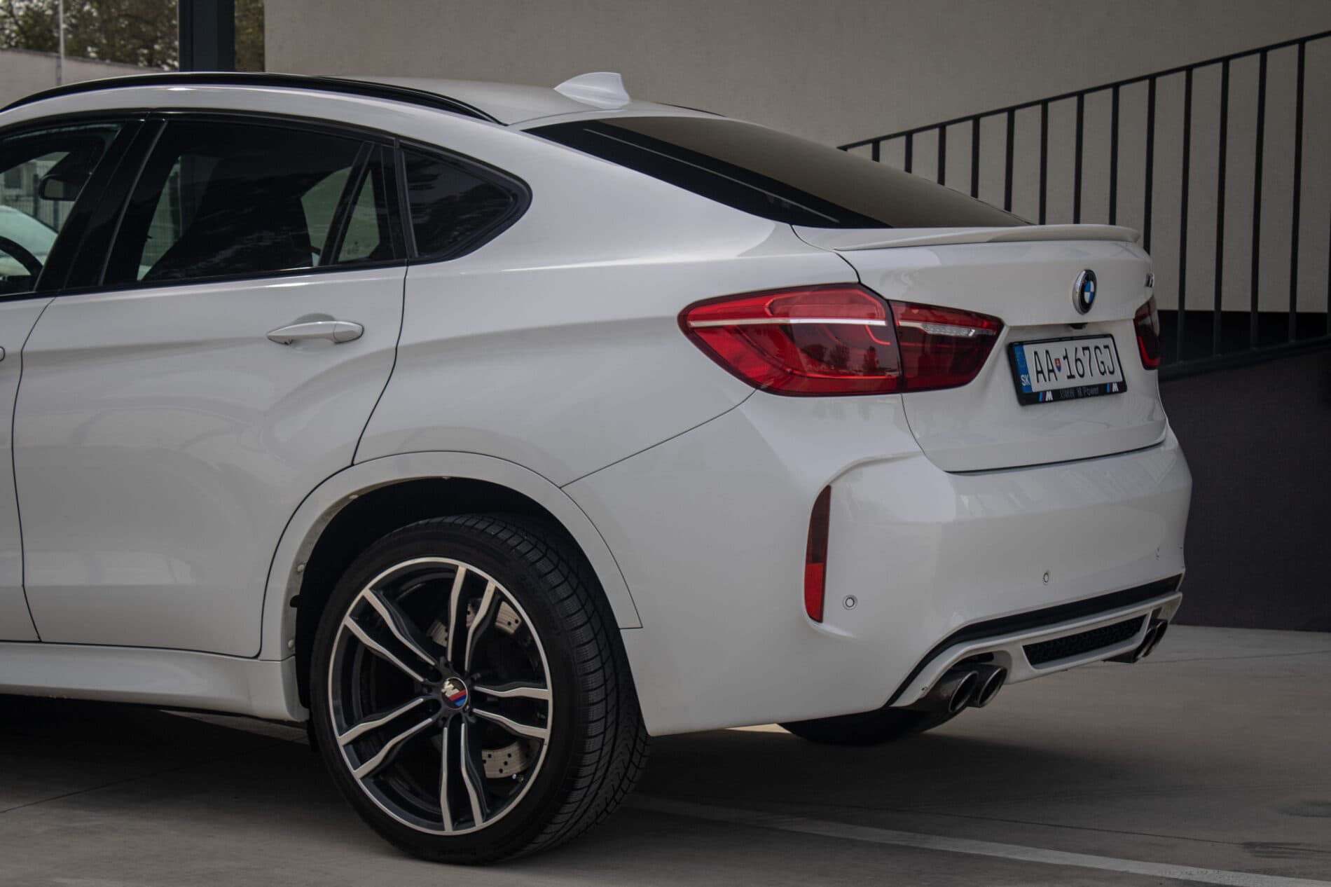 2016 BMW X6 M, biela suv, 227 553 km