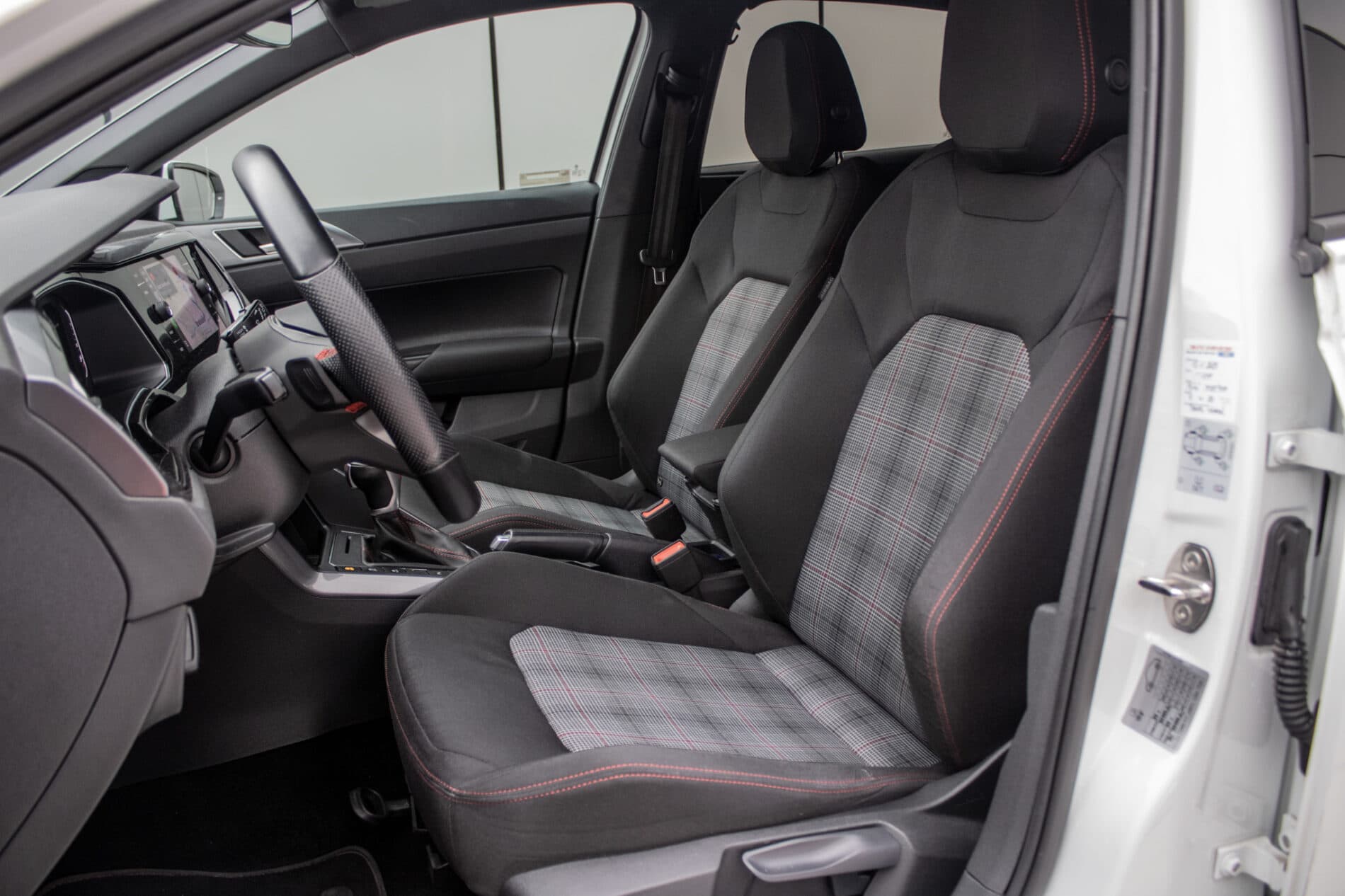 2022 Volkswagen Polo GTI, biela hatchback, 53 706 km