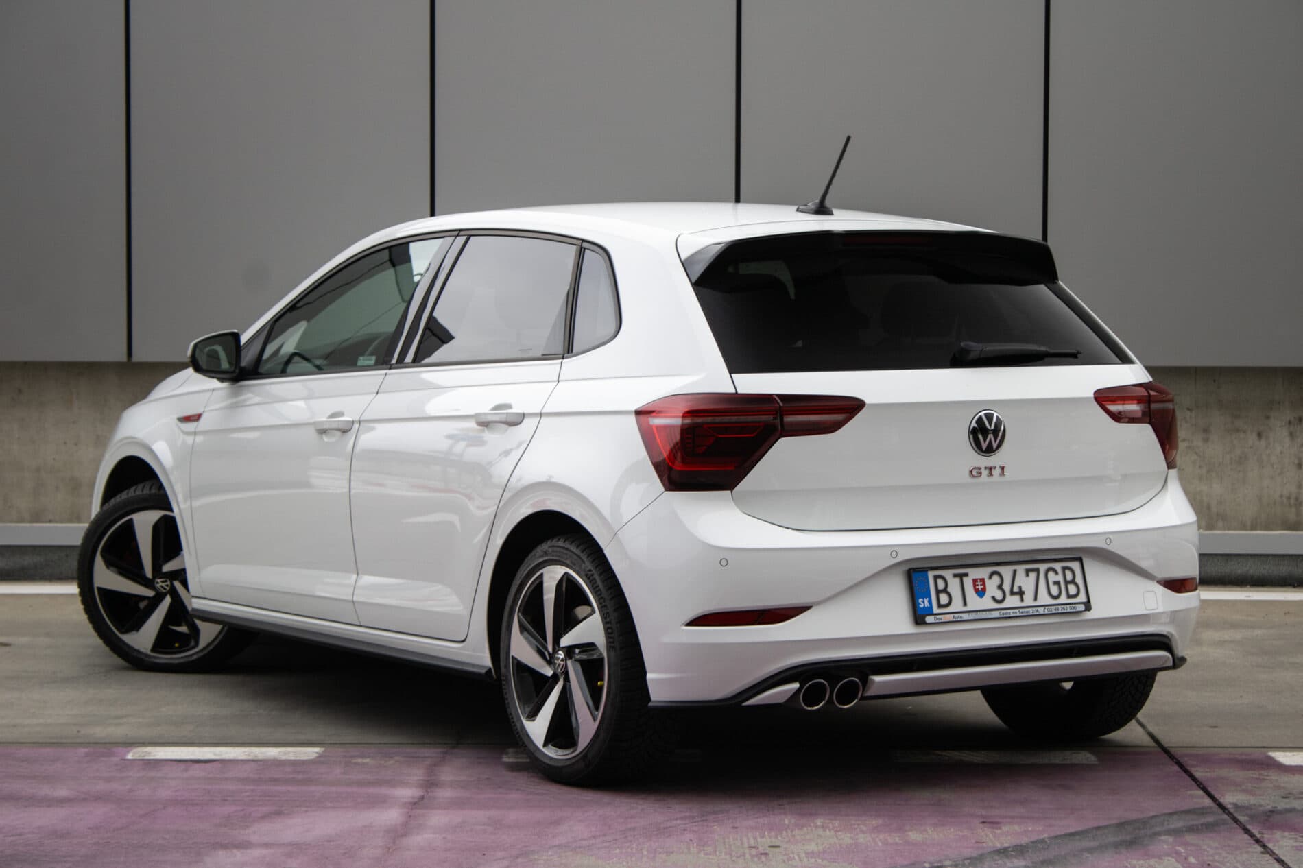 2022 Volkswagen Polo GTI, biela hatchback, 53 706 km