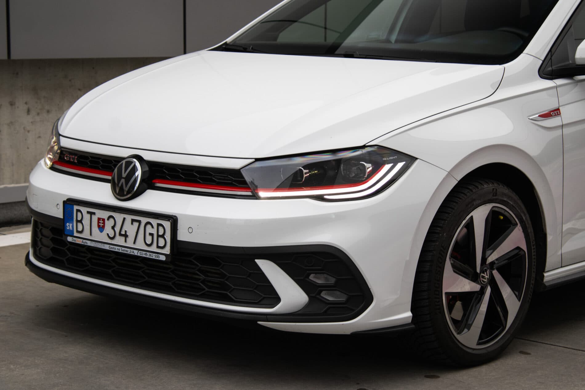 2022 Volkswagen Polo GTI, biela hatchback, 53 706 km
