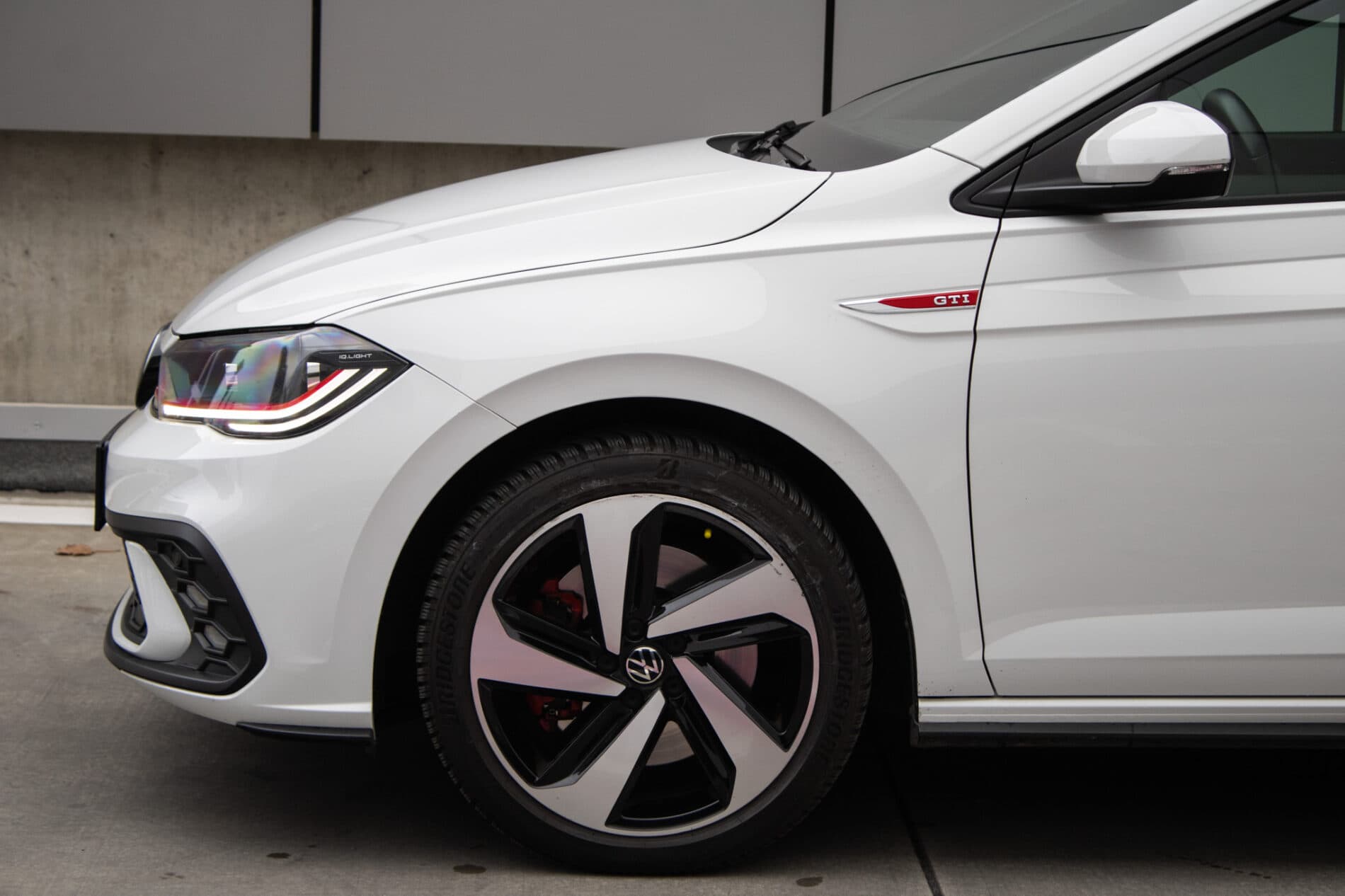 2022 Volkswagen Polo GTI, biela hatchback, 53 706 km