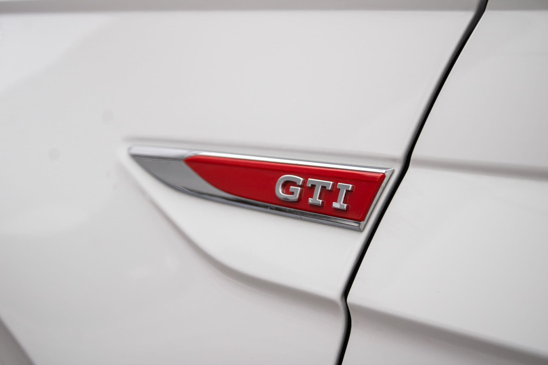 2022 Volkswagen Polo GTI, biela hatchback, 53 706 km
