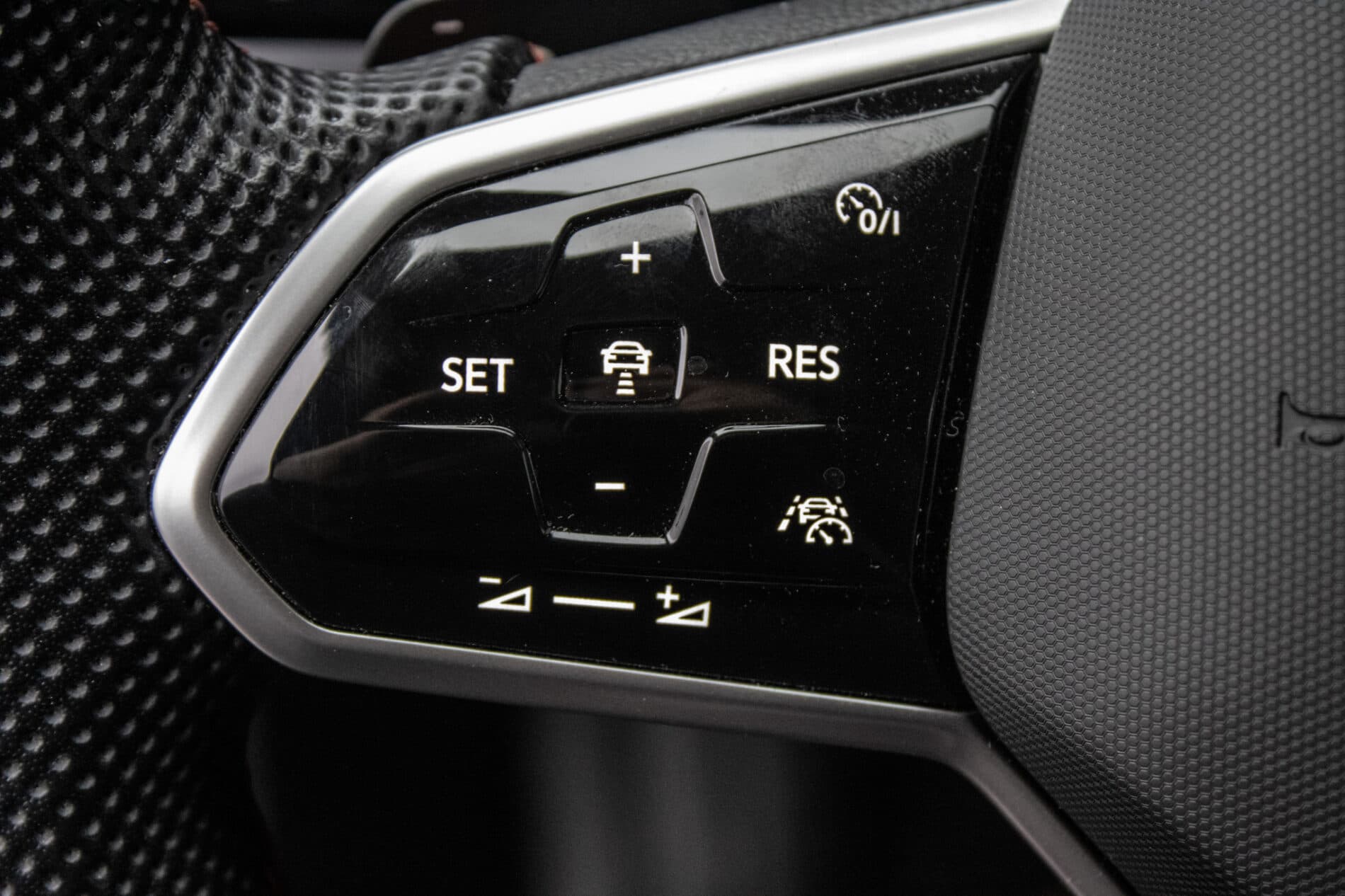 2022 Volkswagen Polo GTI, biela hatchback, 53 706 km