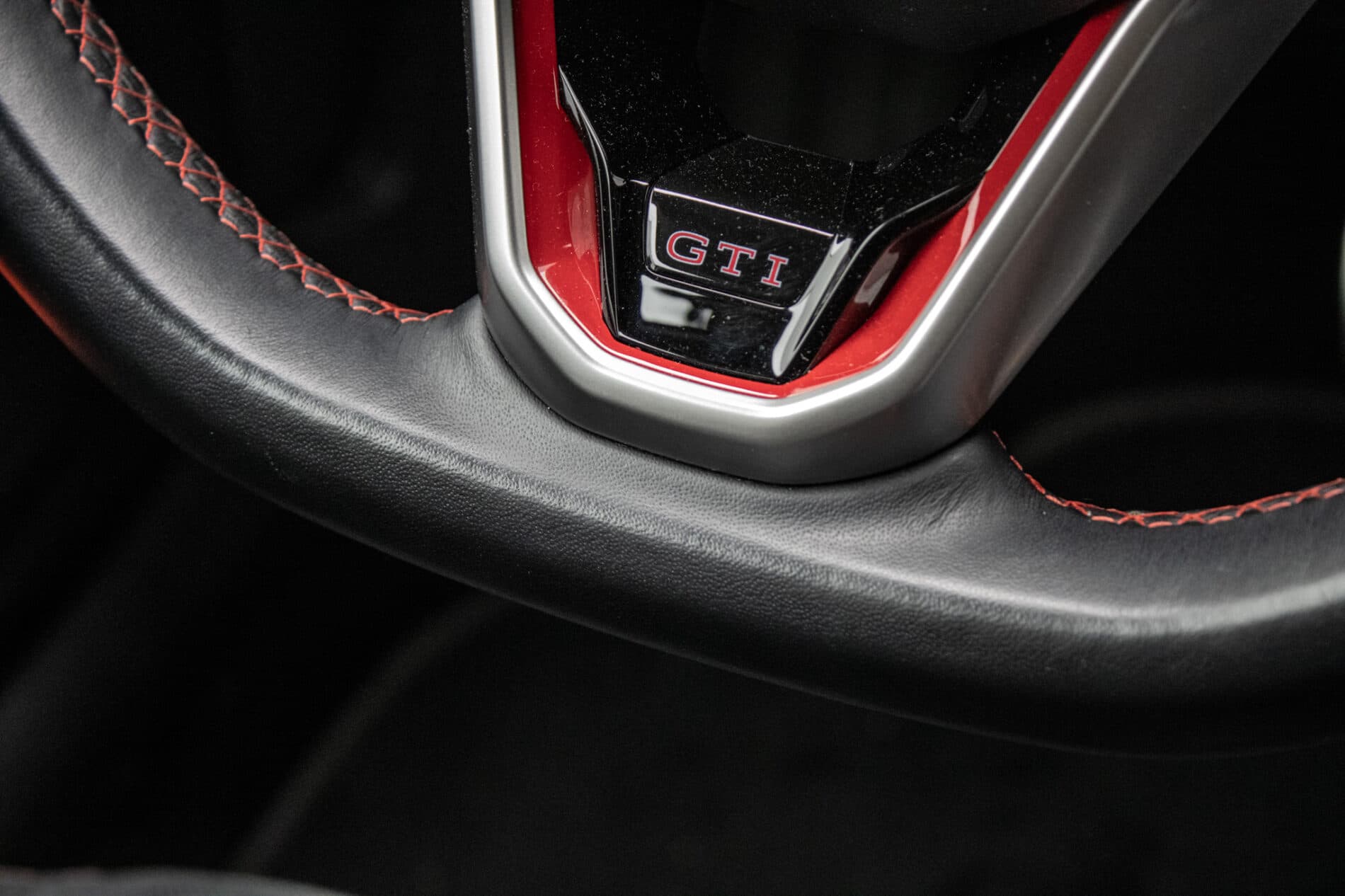2022 Volkswagen Polo GTI, biela hatchback, 53 706 km