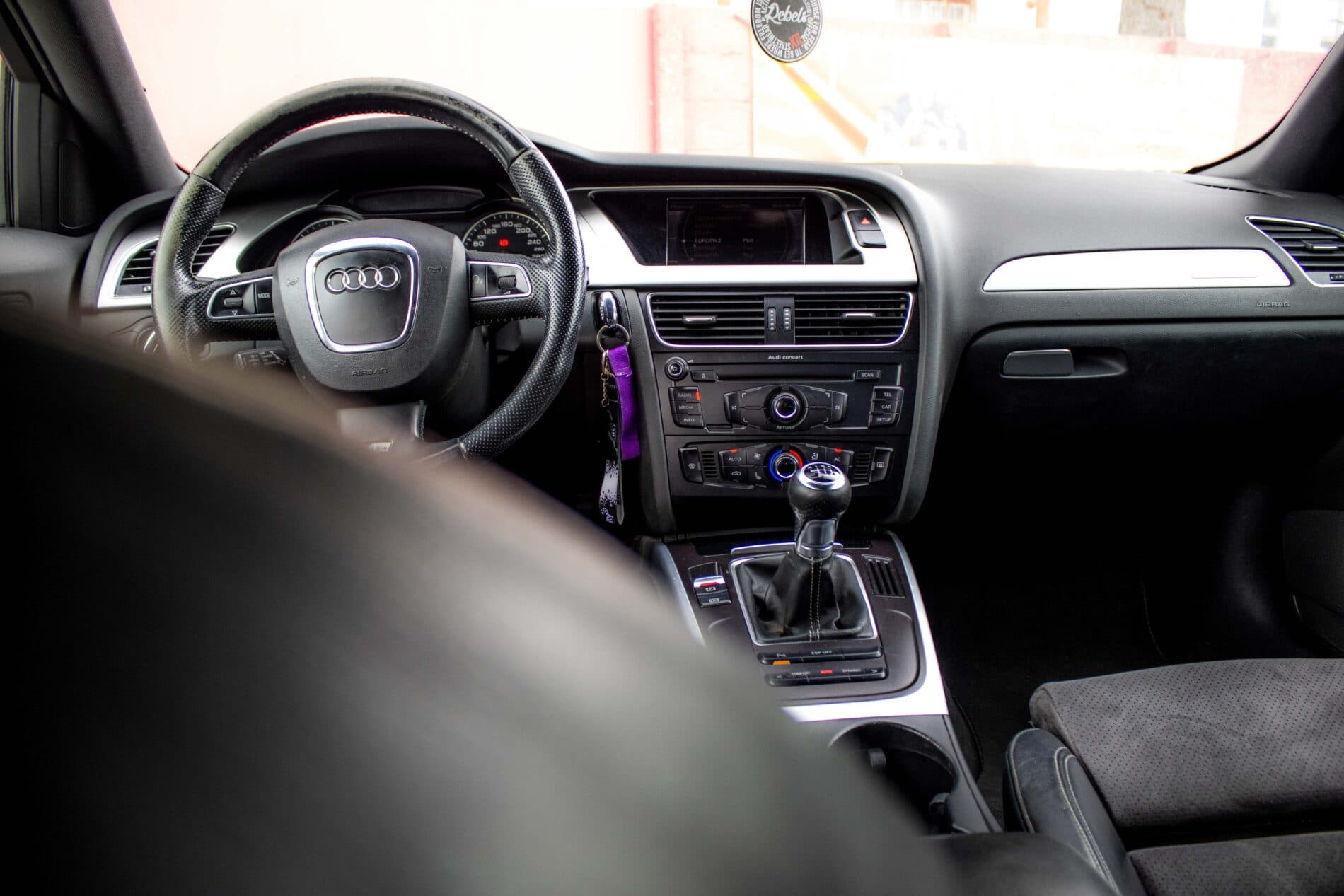 2009 AUDI A4, sivá kombi, 385 605 km
