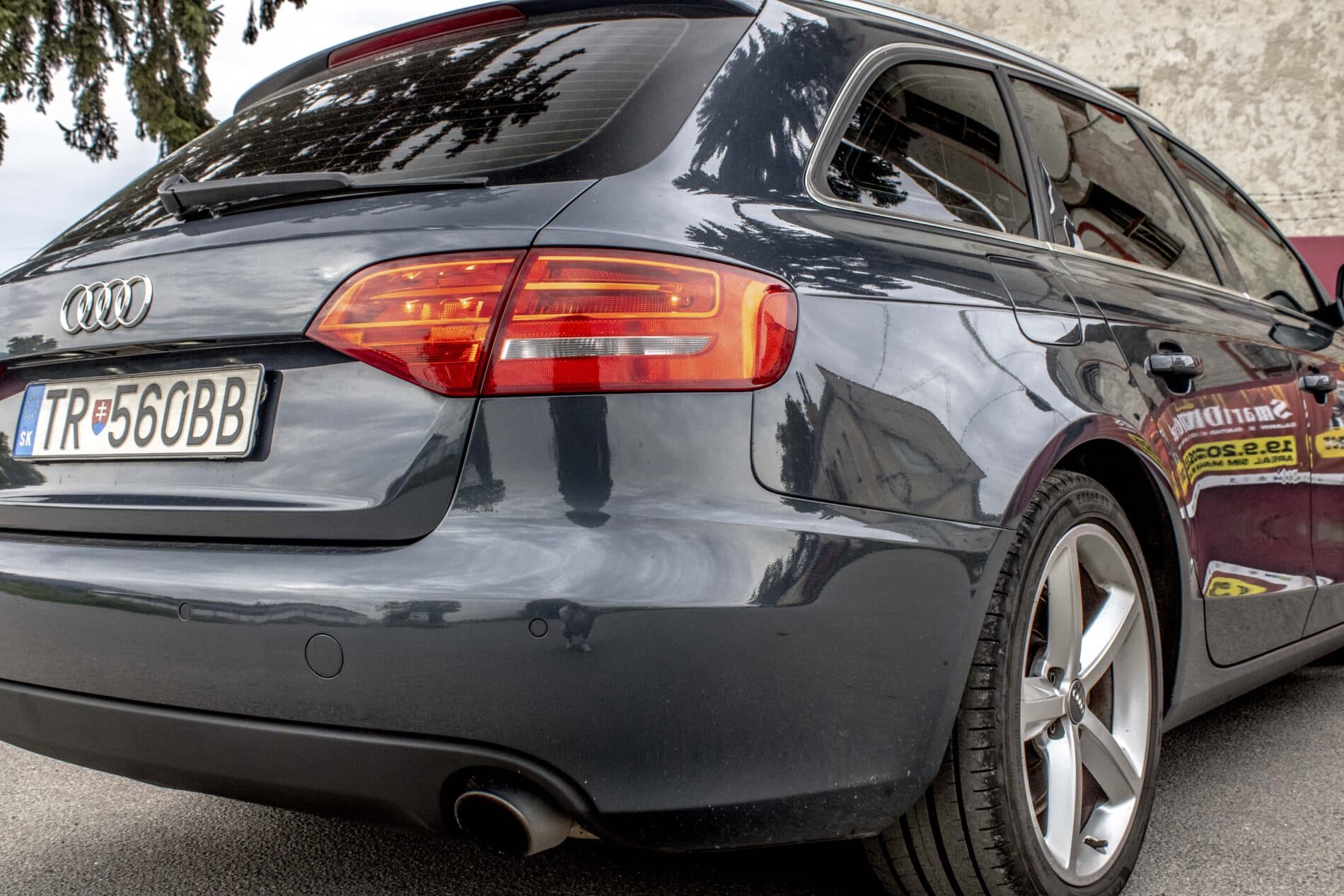 2009 AUDI A4, sivá kombi, 385 605 km
