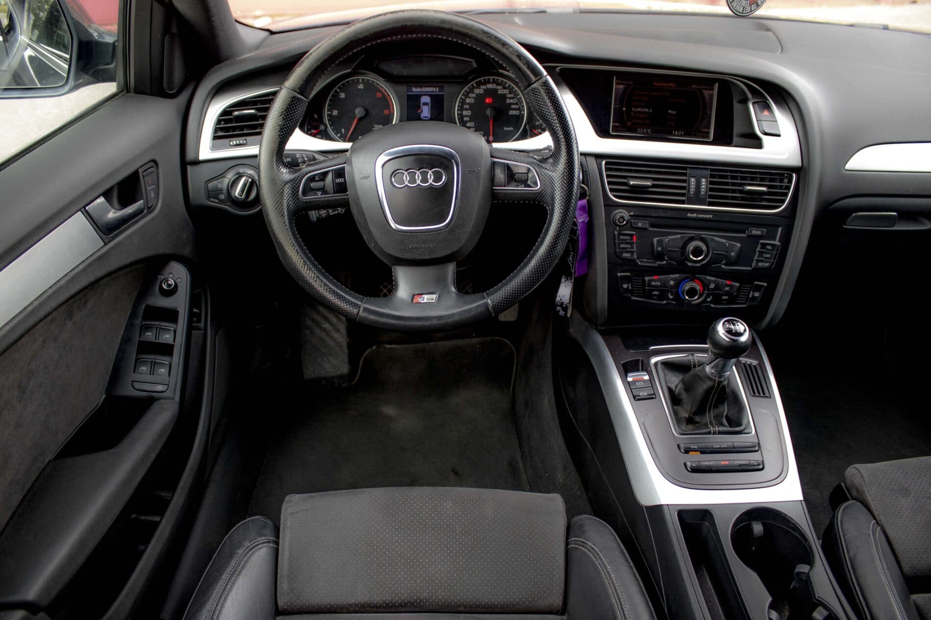 2009 AUDI A4, sivá kombi, 385 605 km