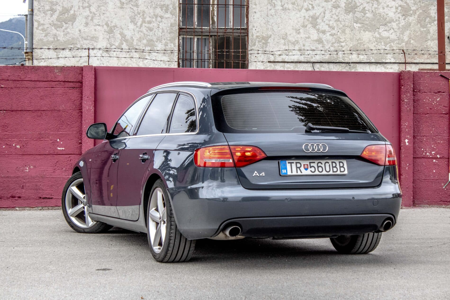 2009 AUDI A4, sivá kombi, 385 605 km