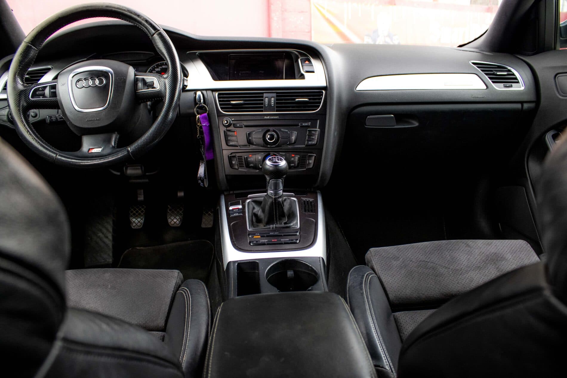 2009 AUDI A4, sivá kombi, 385 605 km