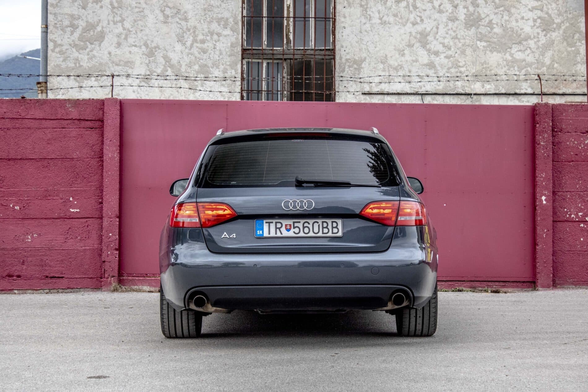 2009 AUDI A4, sivá kombi, 385 605 km