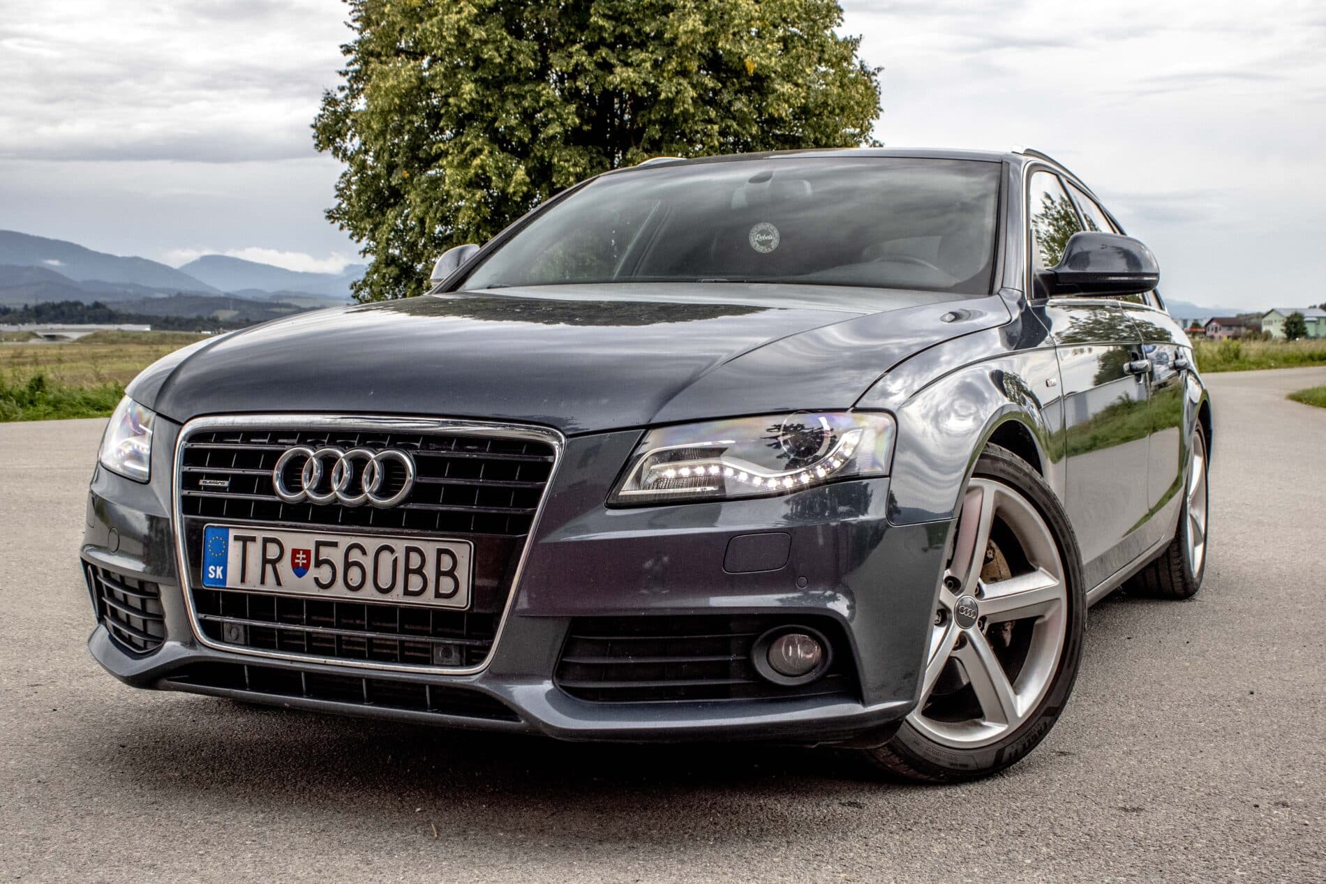 2009 AUDI A4, sivá kombi, 385 605 km