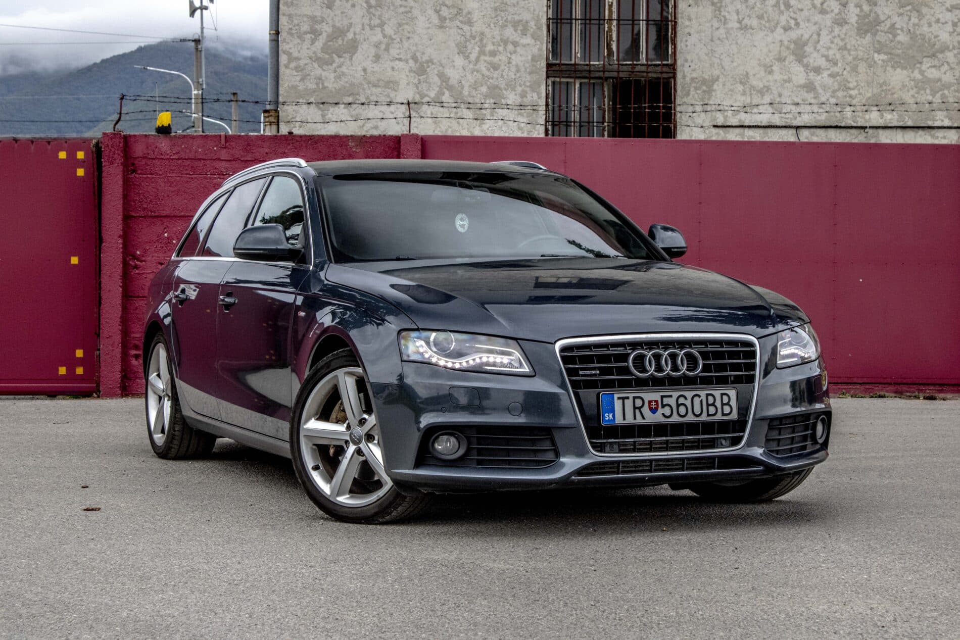 2009 AUDI A4, sivá kombi, 385 605 km