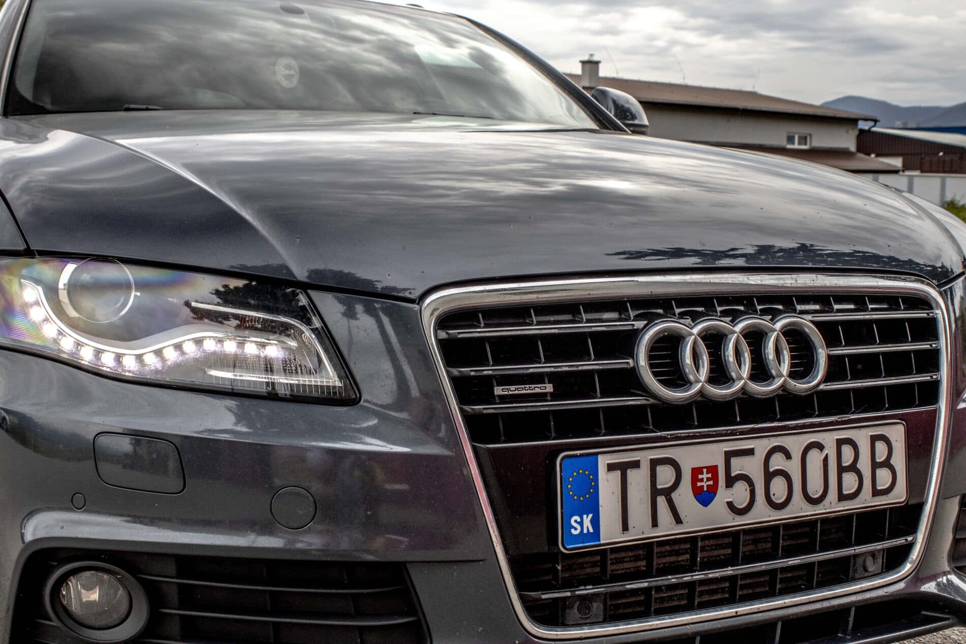 2009 AUDI A4, sivá kombi, 385 605 km