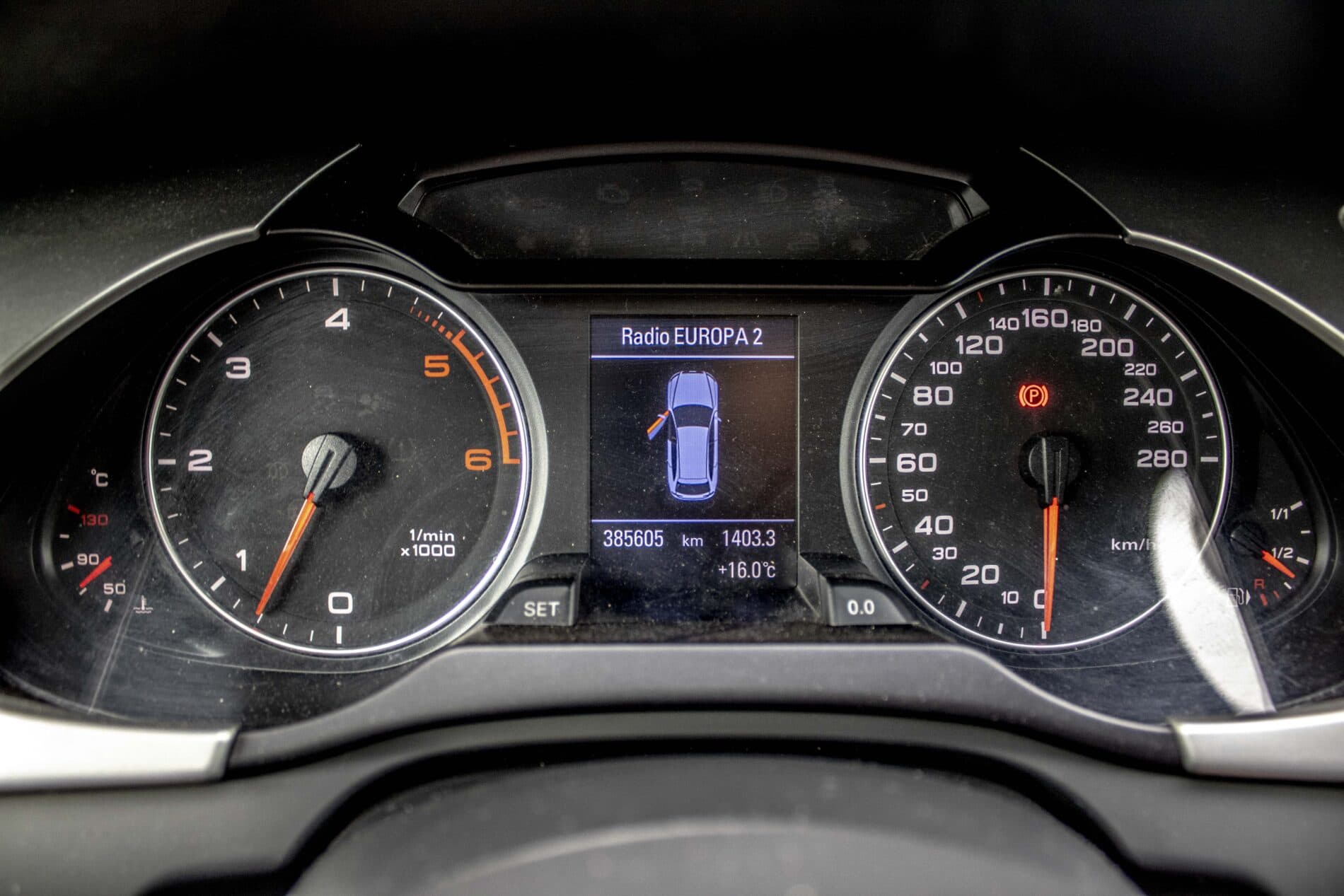 2009 AUDI A4, sivá kombi, 385 605 km