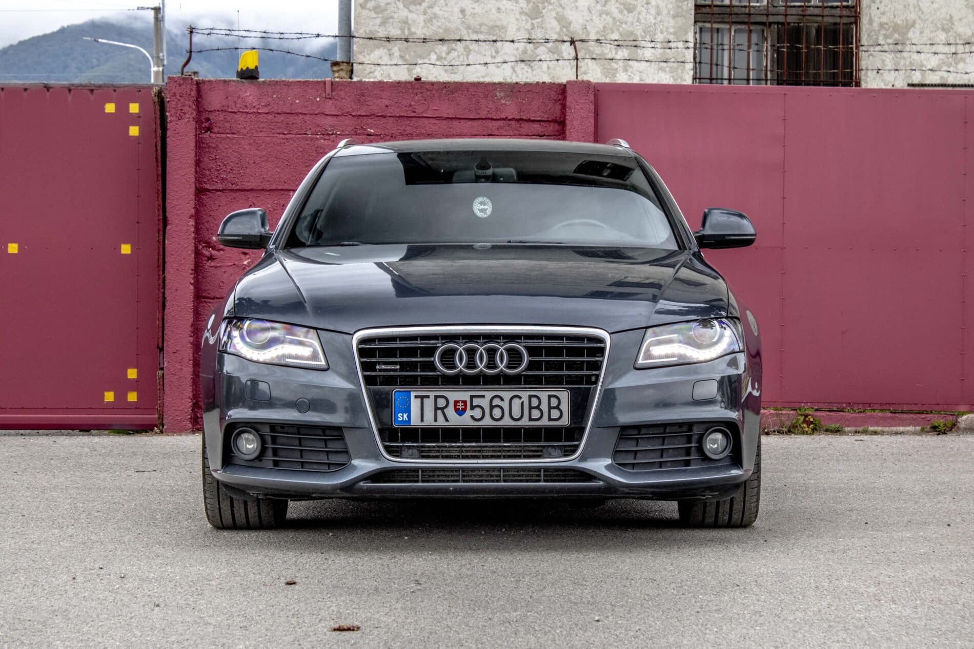 2009 AUDI A4, sivá kombi, 385 605 km