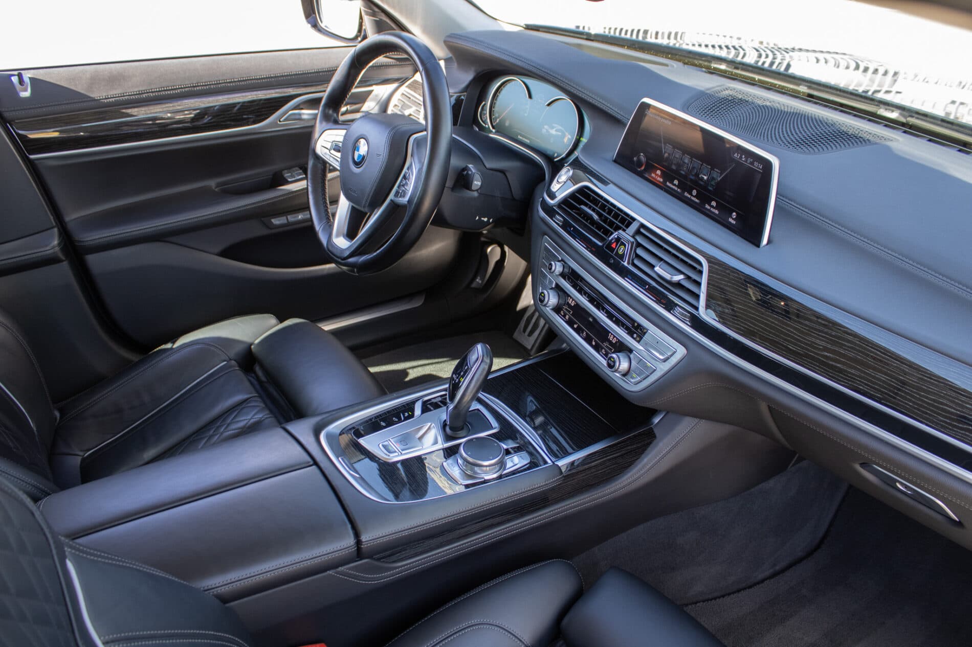 2016 BMW 740d, modrá sedan, 157 369 km
