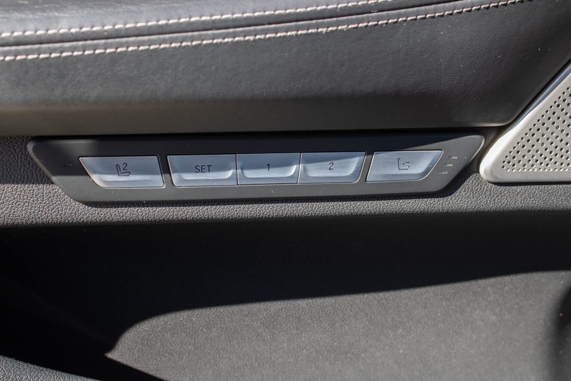 2016 BMW 740d, modrá sedan, 157 369 km