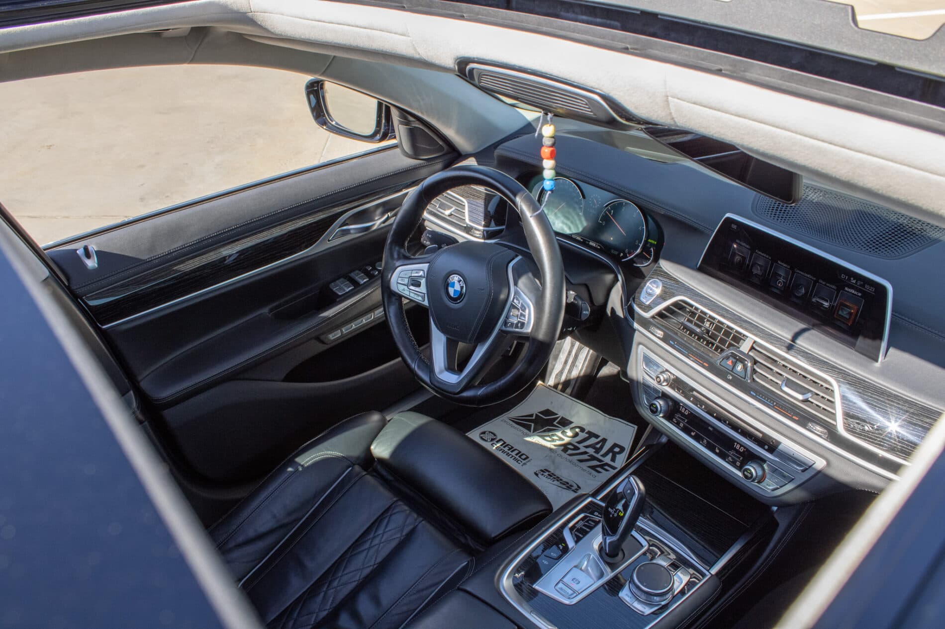 2016 BMW 740d, modrá sedan, 157 369 km