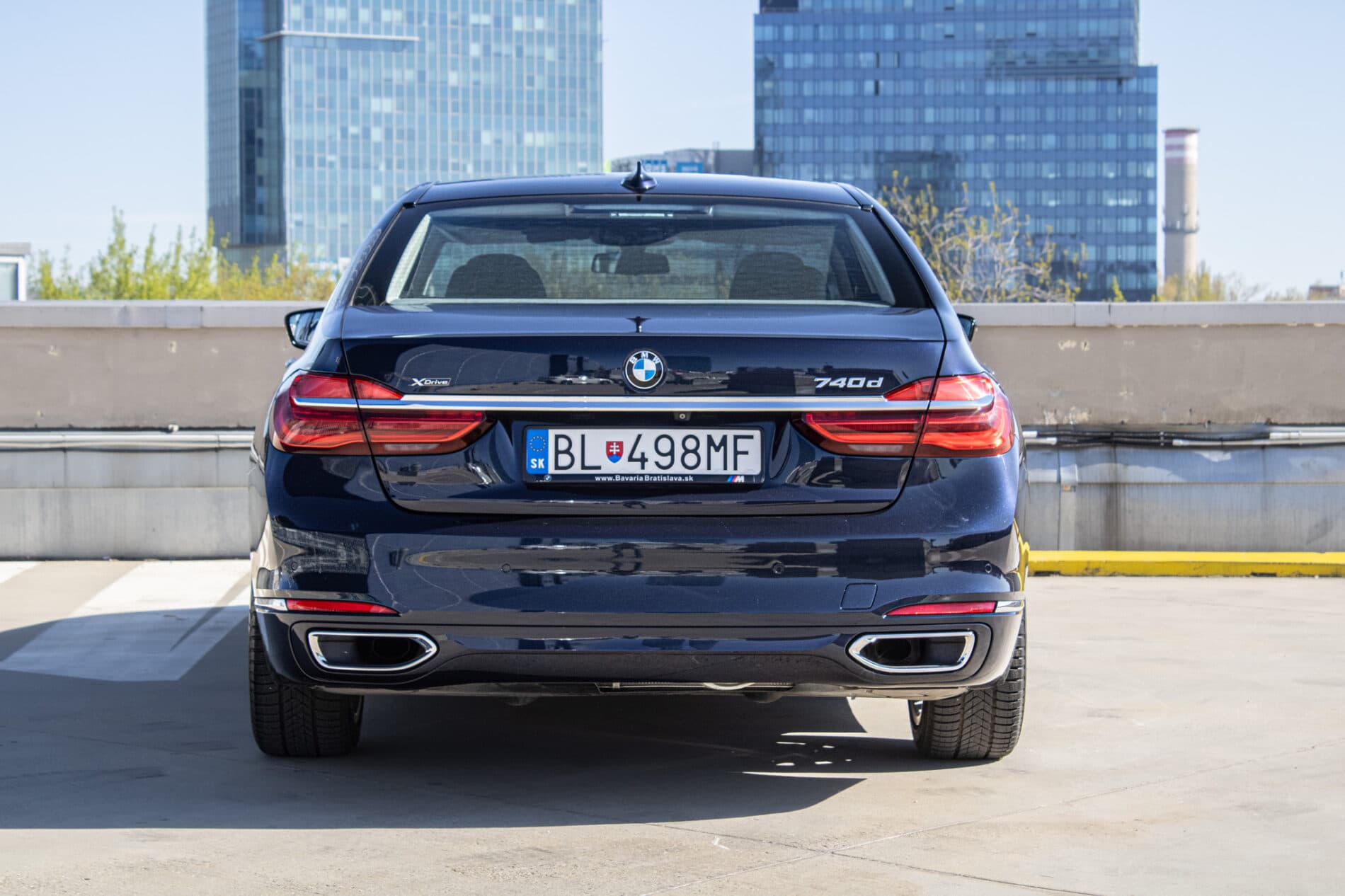 2016 BMW 740d, modrá sedan, 157 369 km