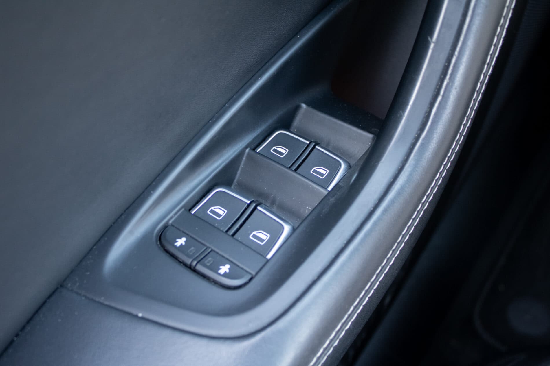 2013 AUDI S6, modrá sedan, 163 590 km