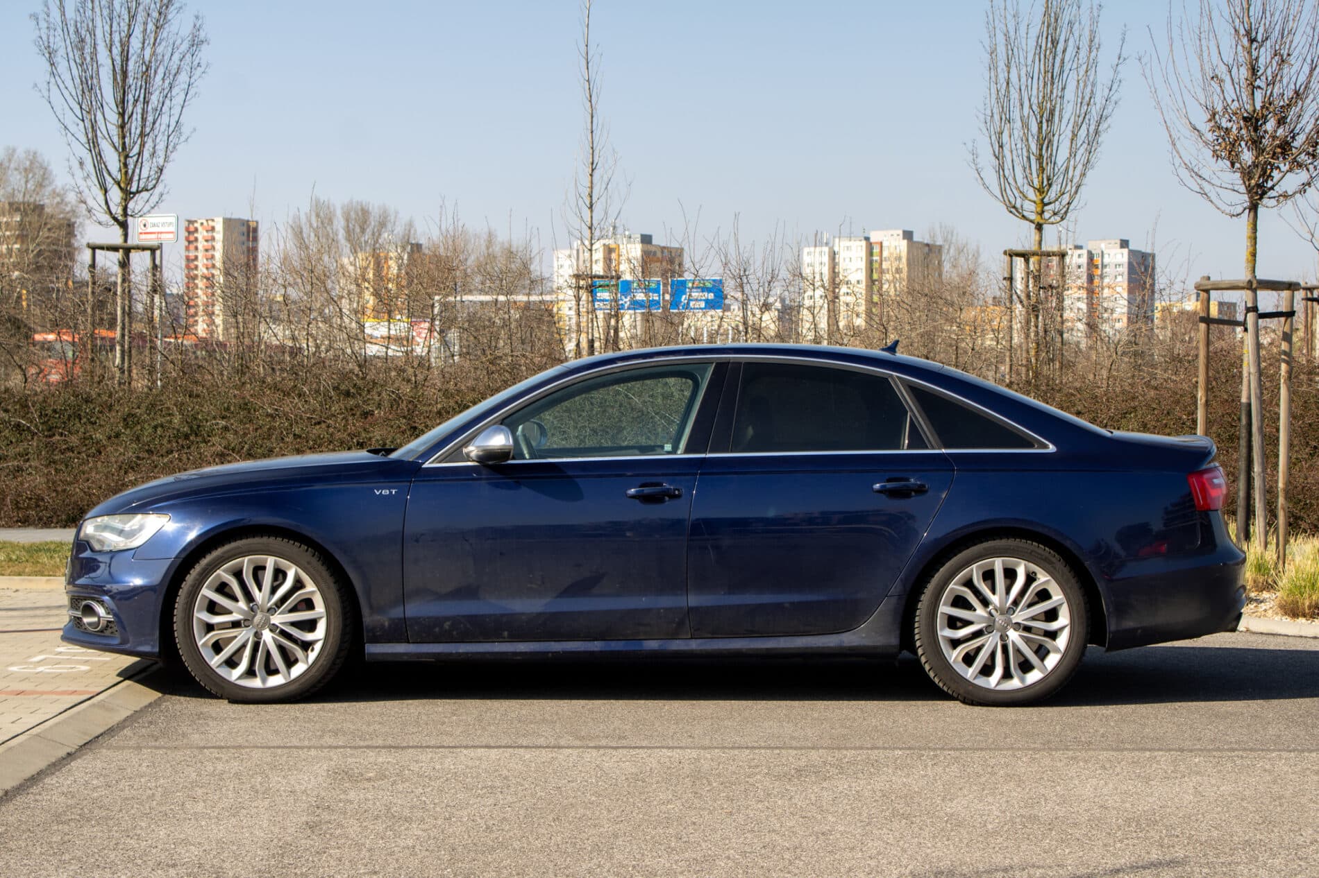 2013 AUDI S6, modrá sedan, 163 590 km