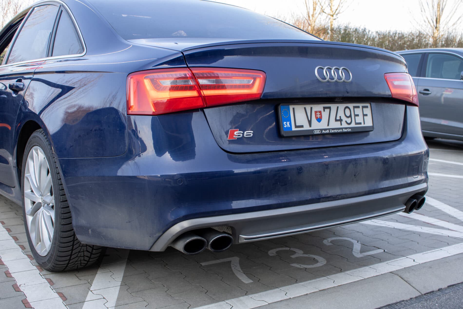 2013 AUDI S6, modrá sedan, 163 590 km