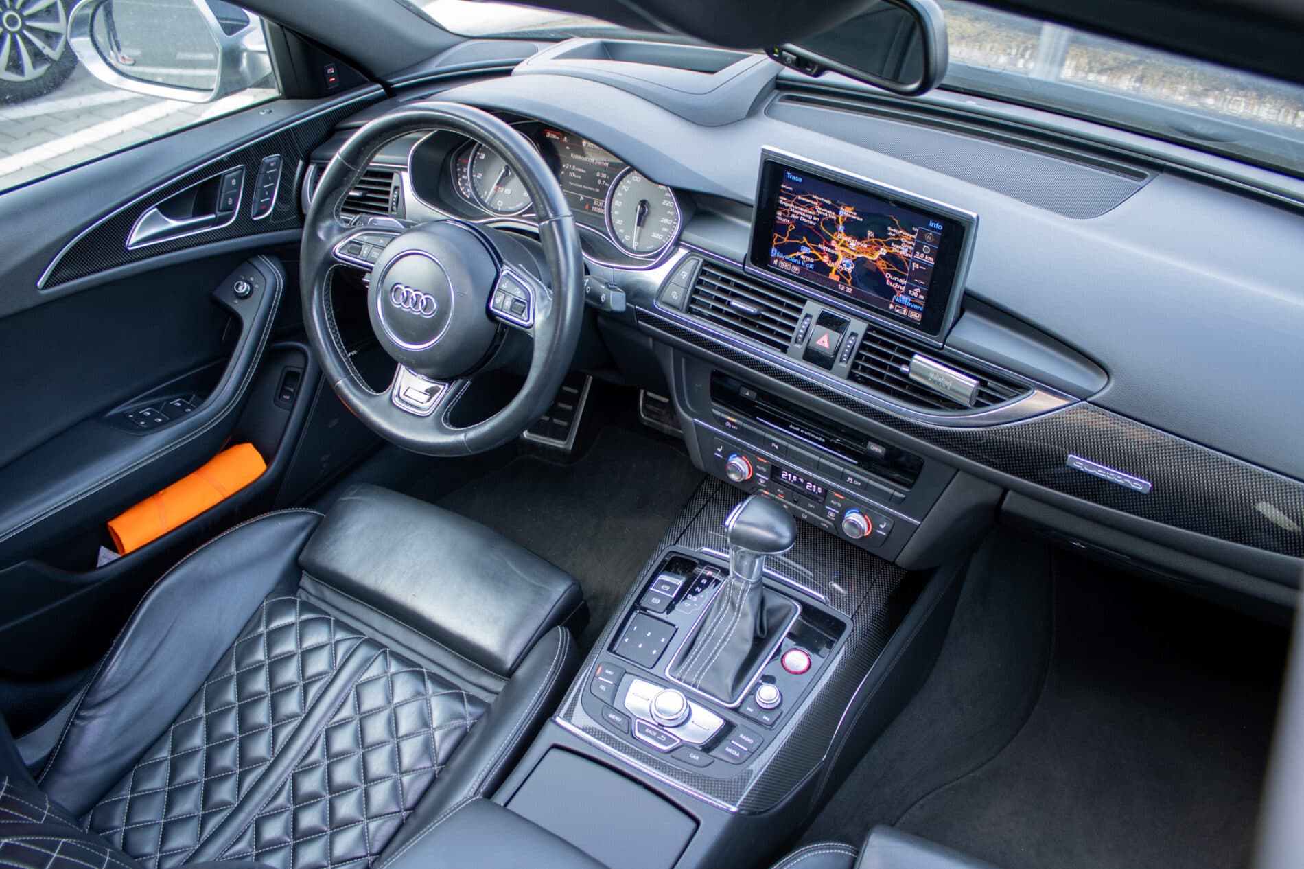 2013 AUDI S6, modrá sedan, 163 590 km