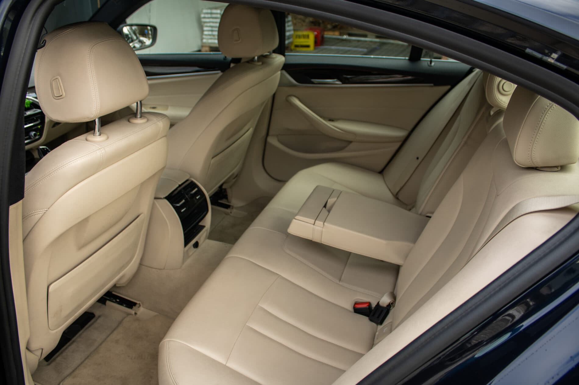 2017 BMW 530d, modrá sedan, 165 358 km
