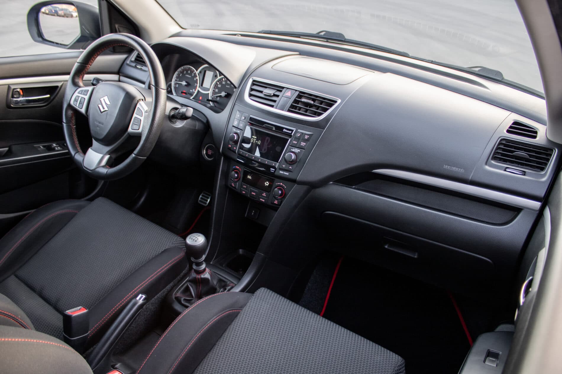 2016 Suzuki Swift Sport, modrá hatchback, 97 653 km