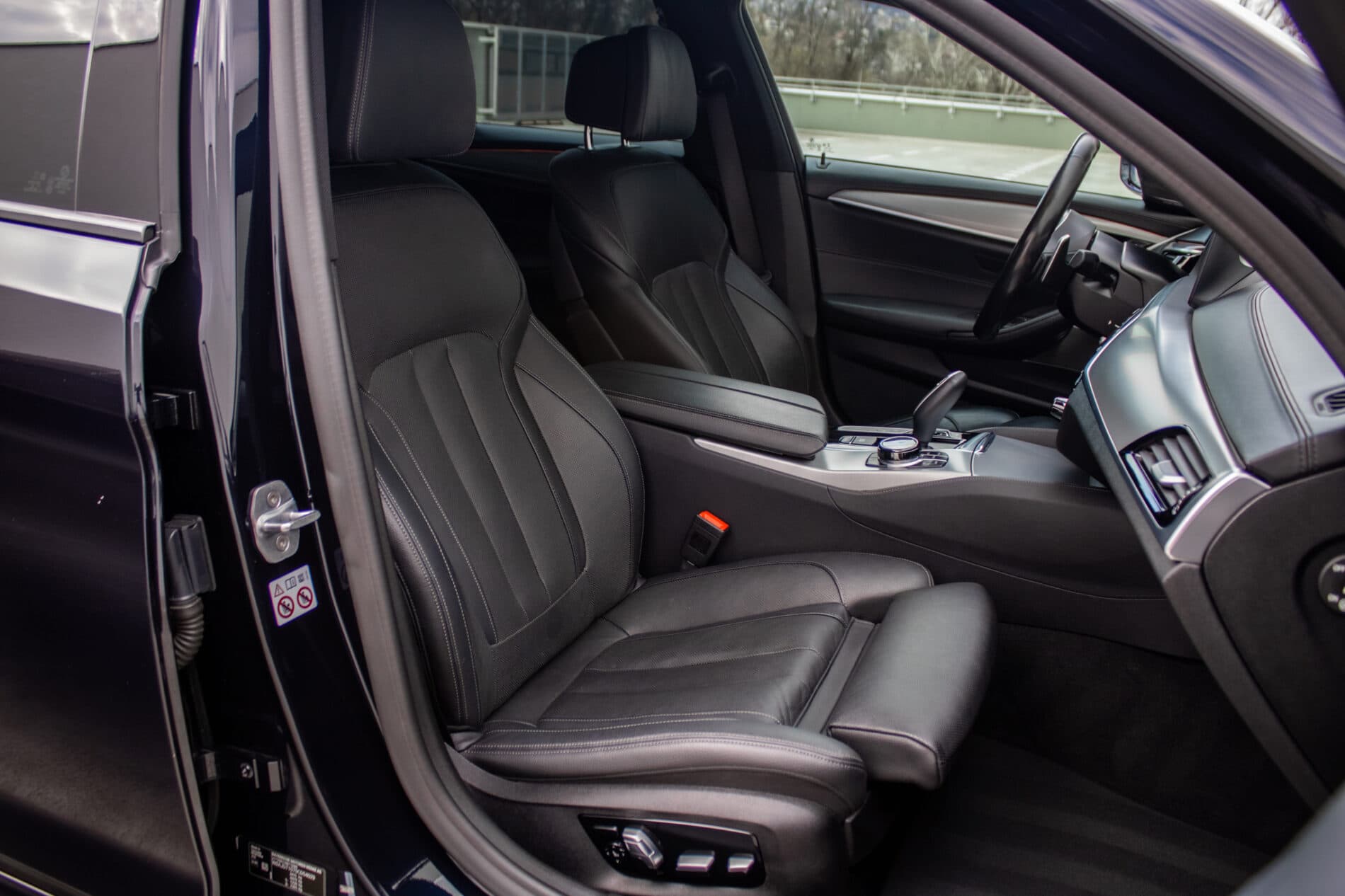 2019 BMW M550d, čierna sedan, 239 000 km