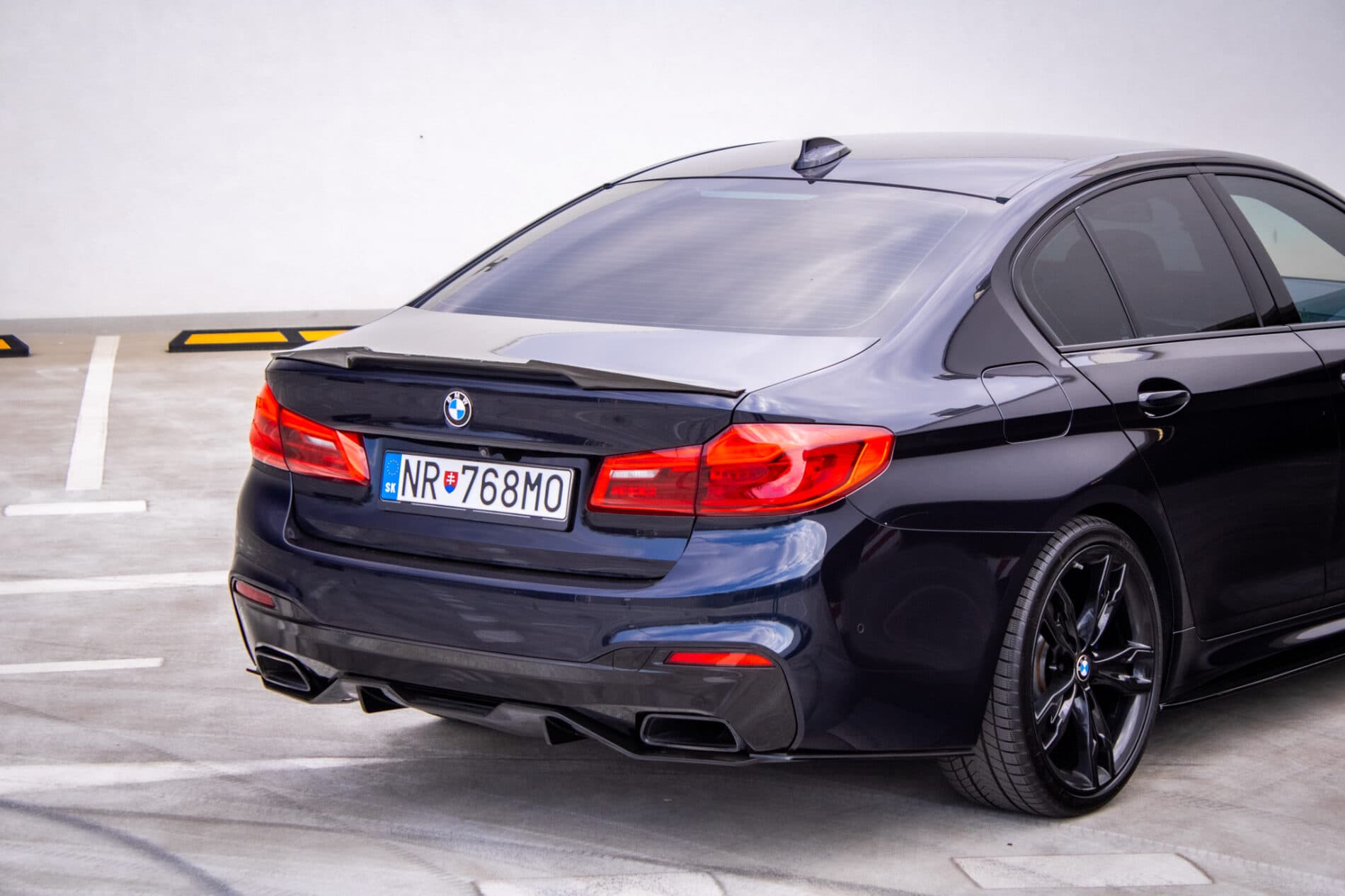 2019 BMW M550d, čierna sedan, 239 000 km