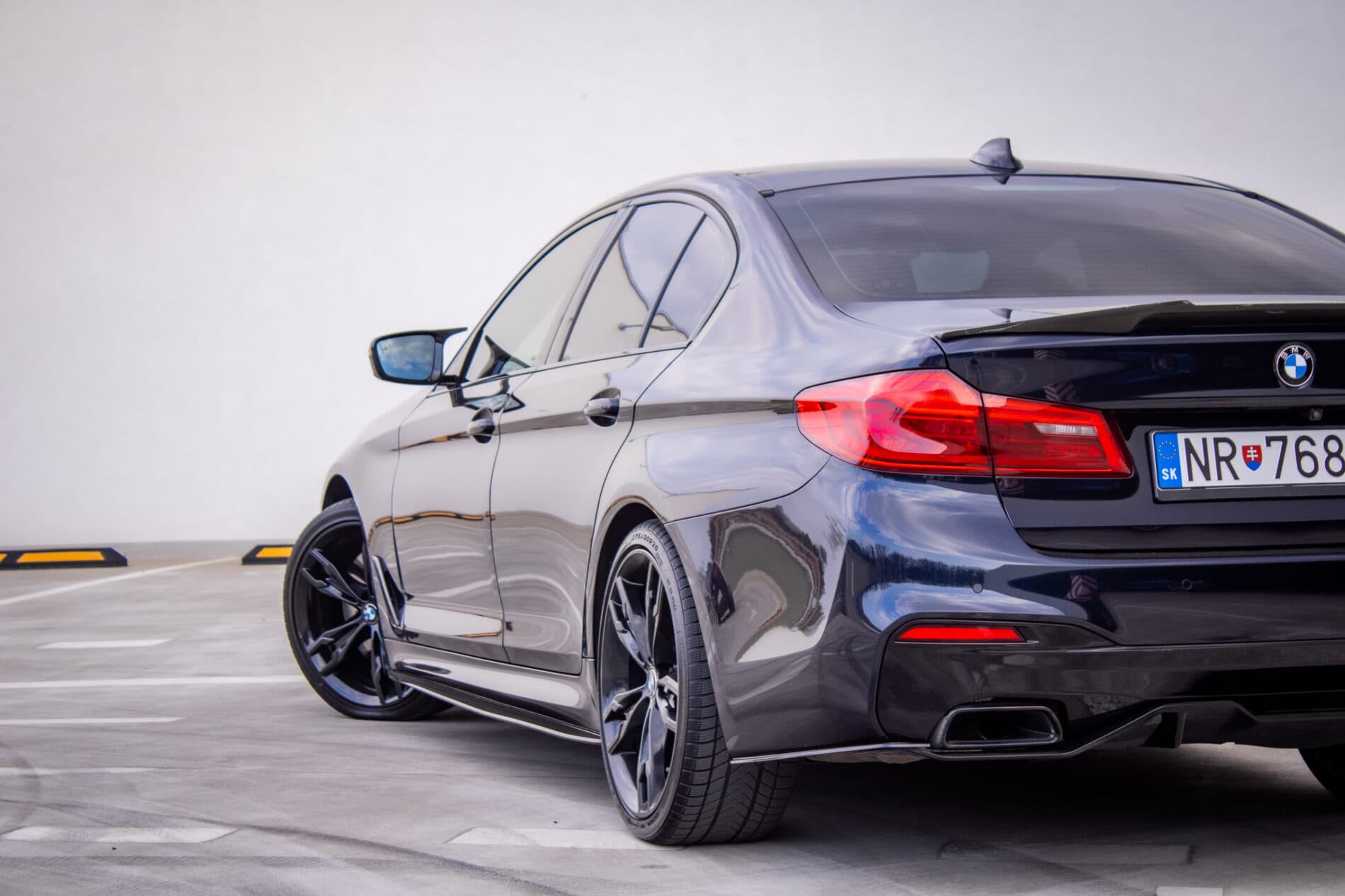 2019 BMW M550d, čierna sedan, 239 000 km
