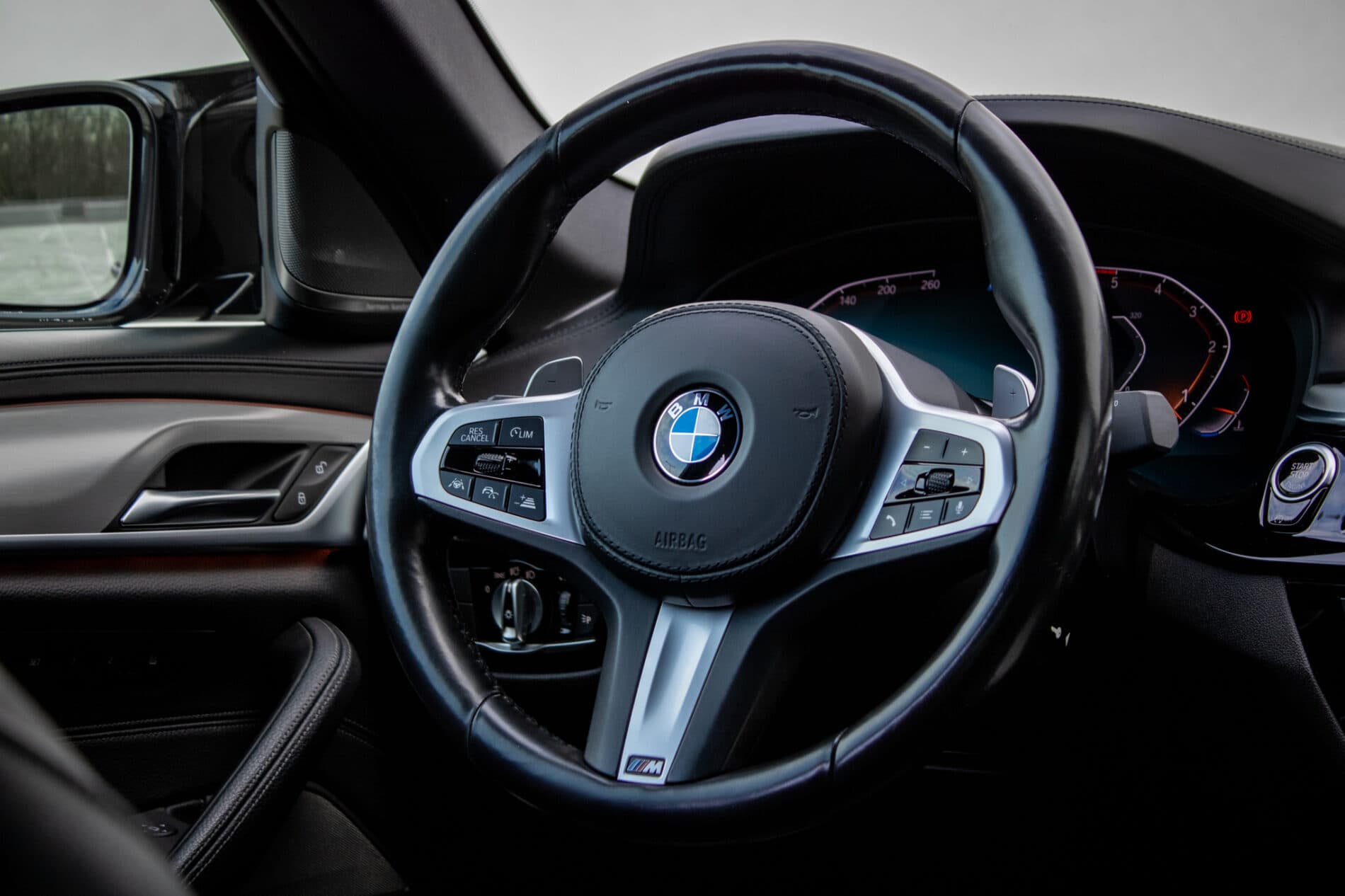 2019 BMW M550d, čierna sedan, 239 000 km