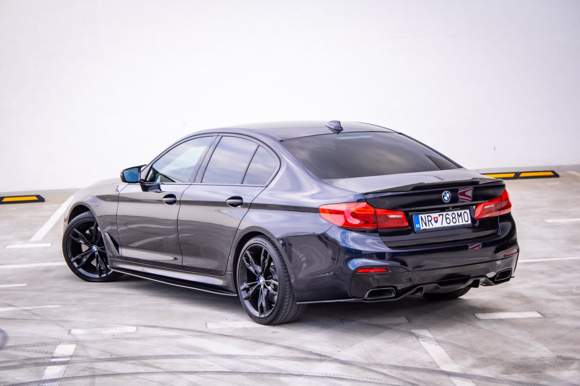 2019 BMW M550d, čierna sedan, 239 000 km