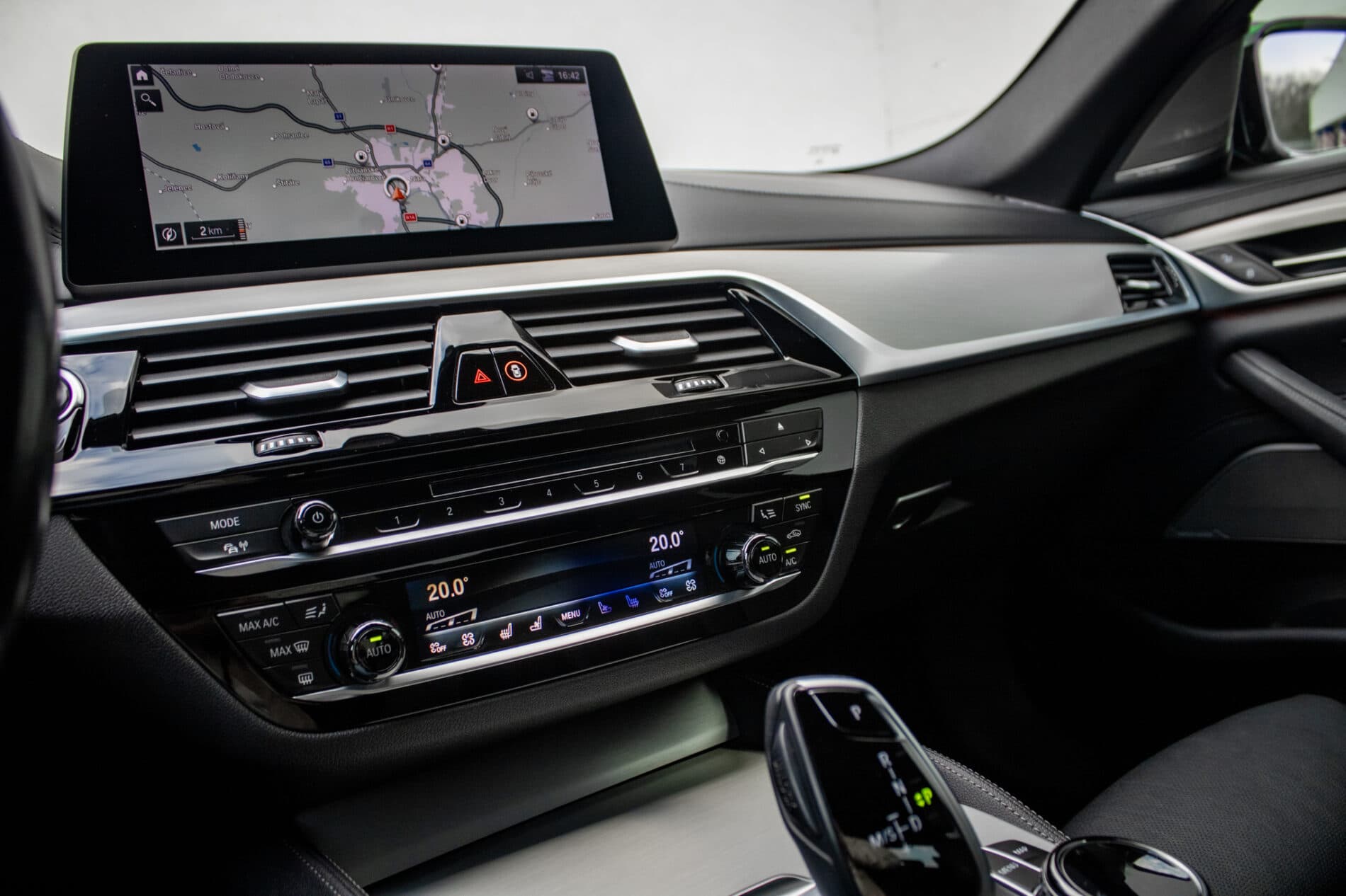2019 BMW M550d, čierna sedan, 239 000 km