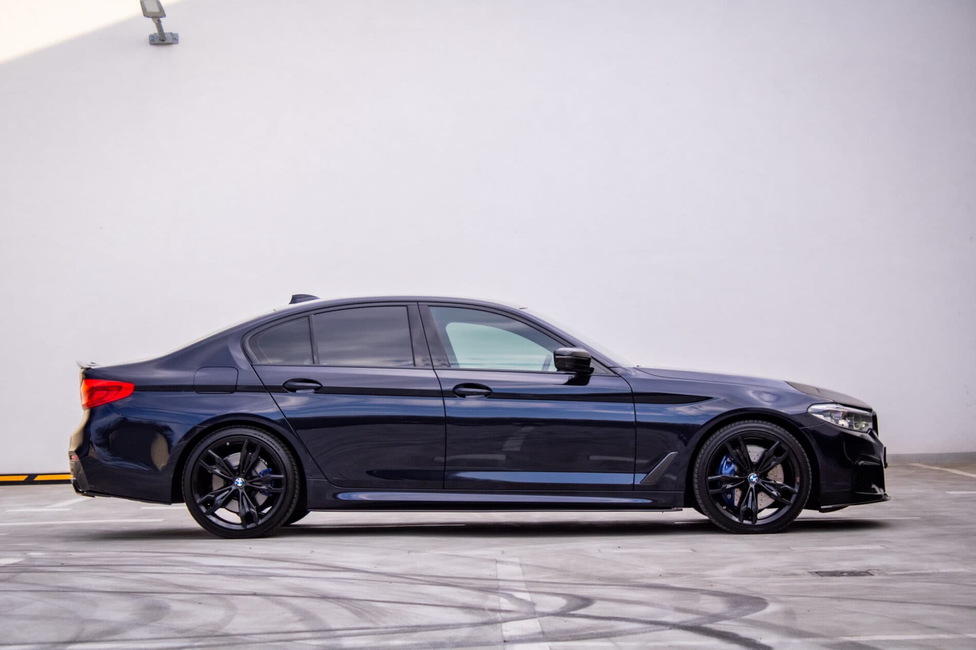 2019 BMW M550d, čierna sedan, 239 000 km