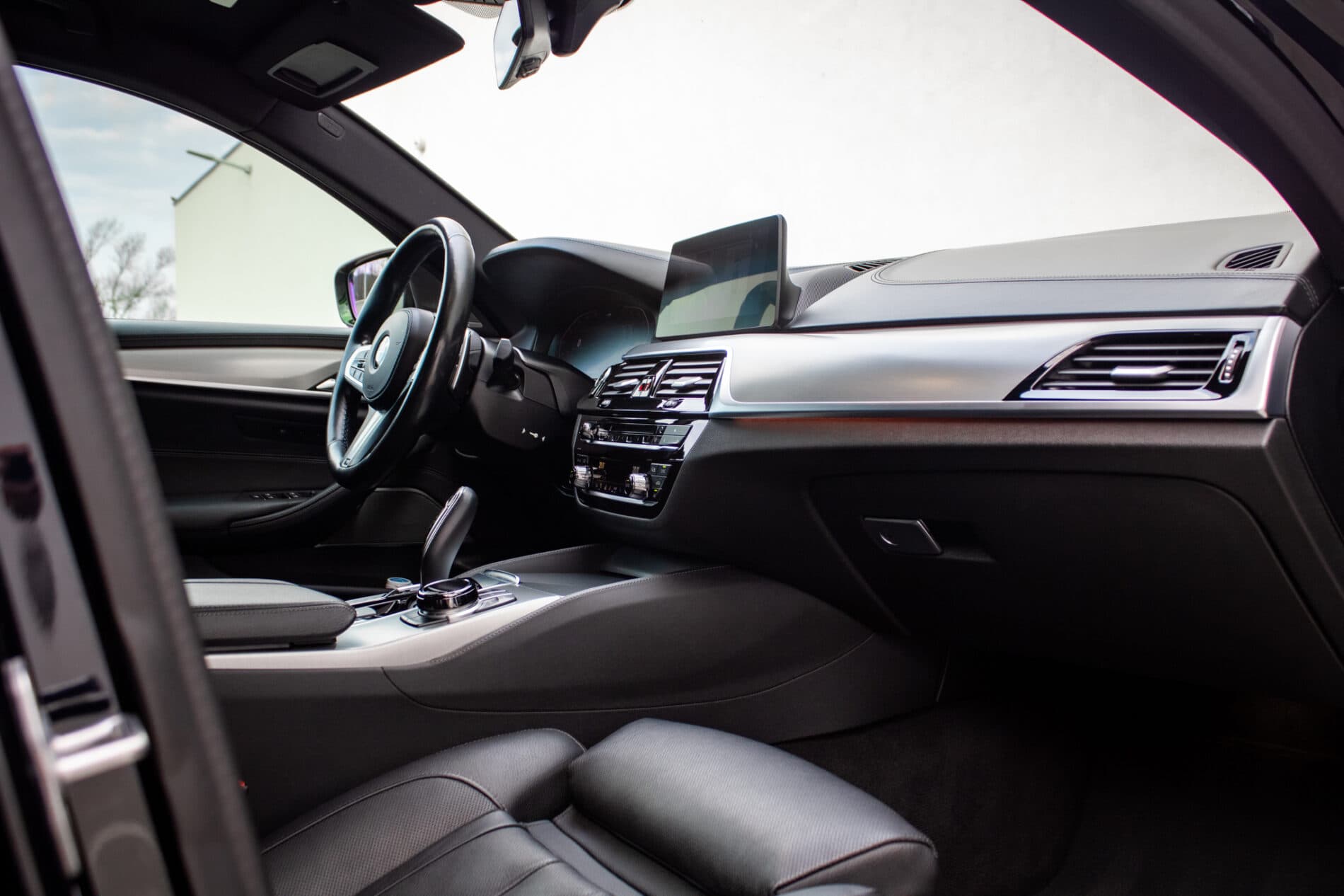 2019 BMW M550d, čierna sedan, 239 000 km