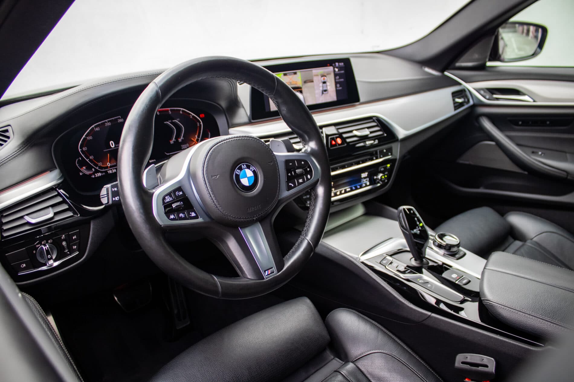 2019 BMW M550d, čierna sedan, 239 000 km