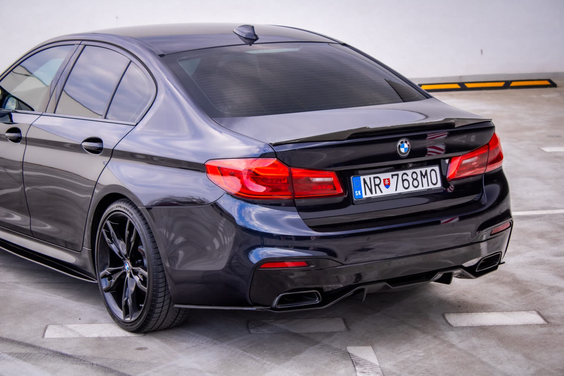 2019 BMW M550d, čierna sedan, 239 000 km