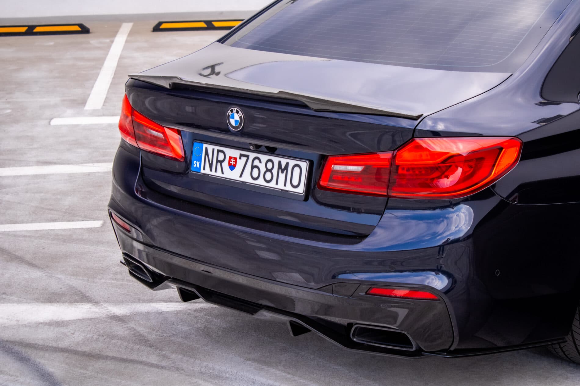 2019 BMW M550d, čierna sedan, 239 000 km