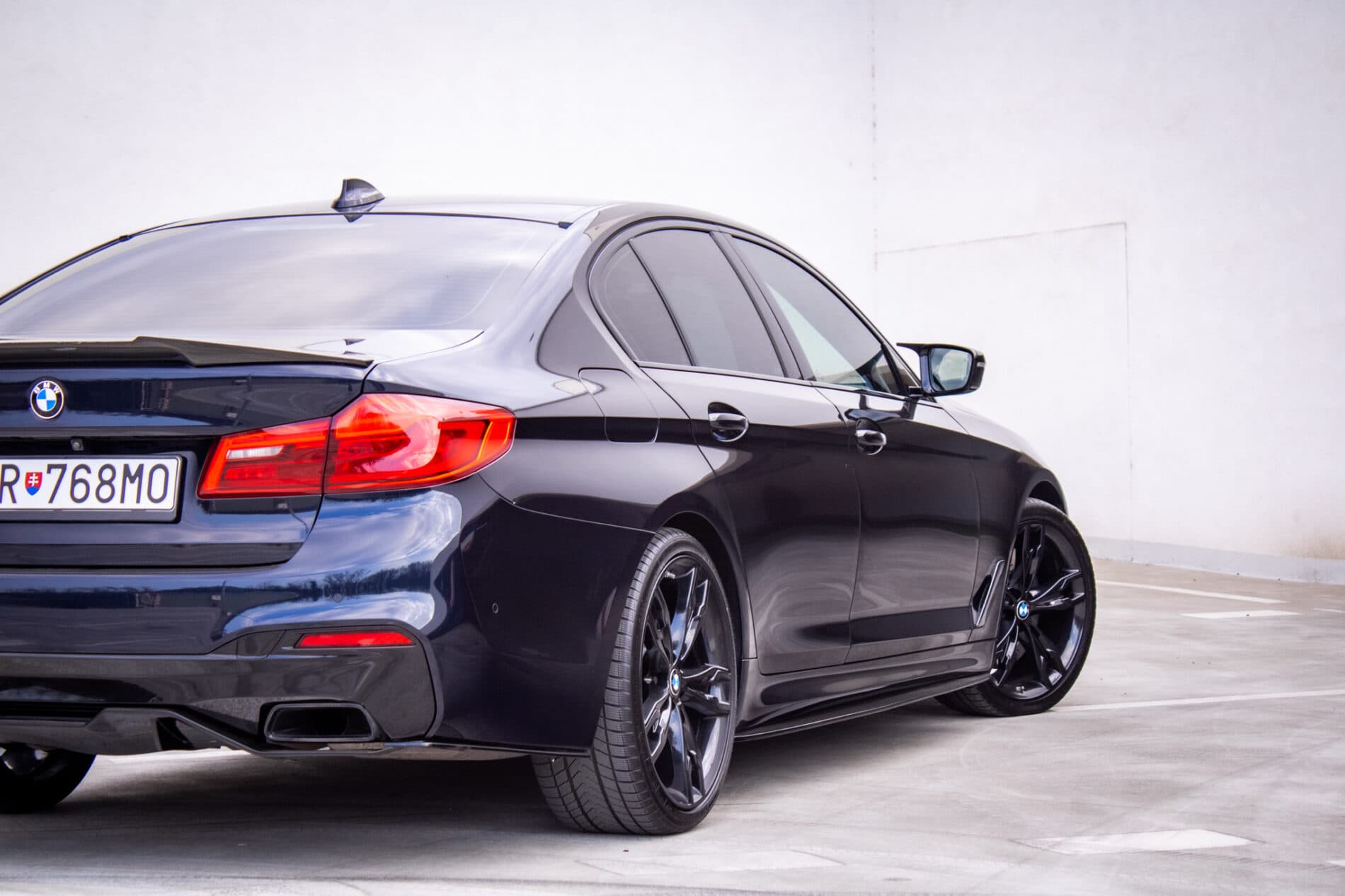 2019 BMW M550d, čierna sedan, 239 000 km