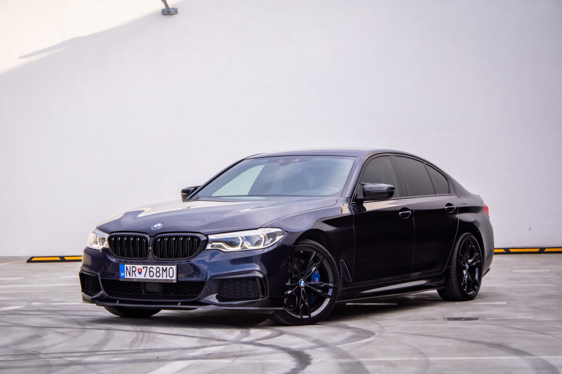 2019 BMW M550d, čierna sedan, 239 000 km