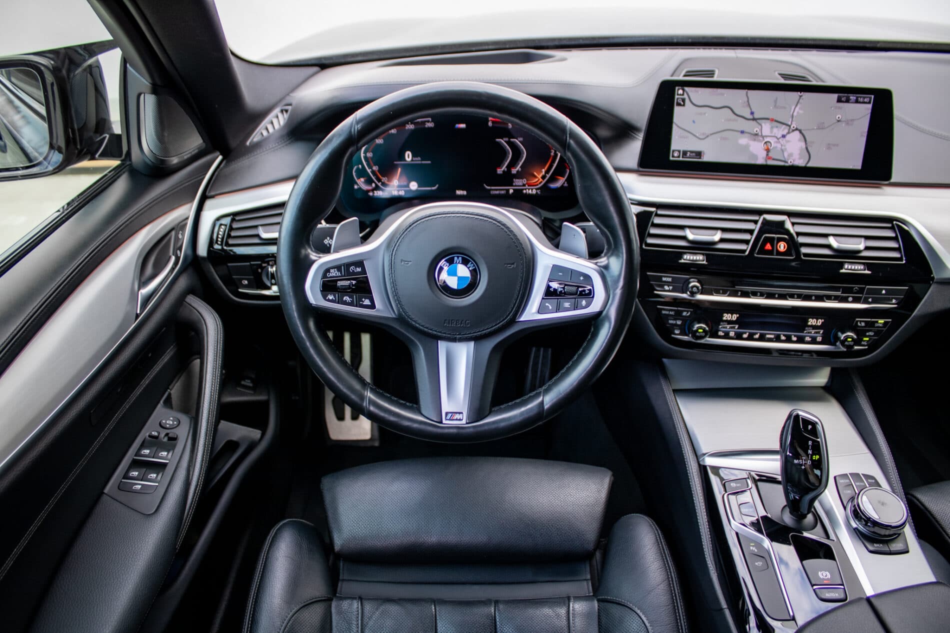 2019 BMW M550d, čierna sedan, 239 000 km