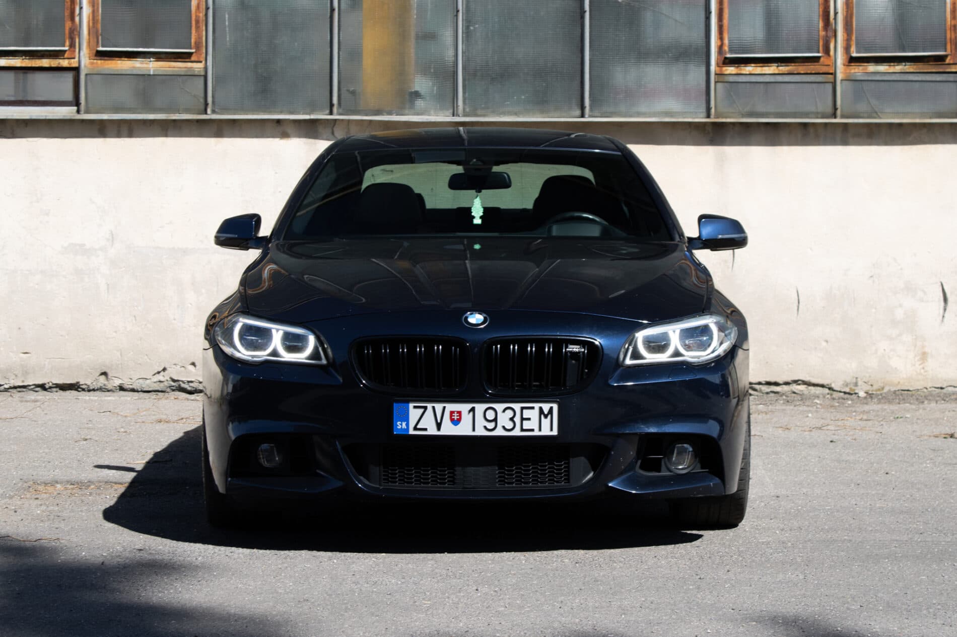 2016 BMW 535i, modrá sedan, 158 386 km