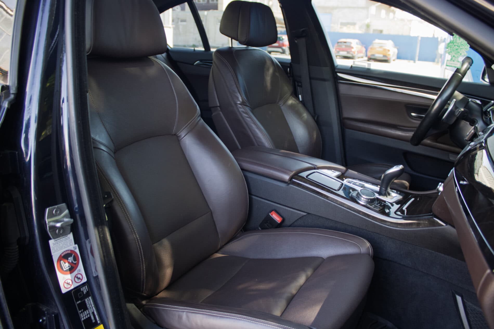 2016 BMW 535i, modrá sedan, 158 386 km