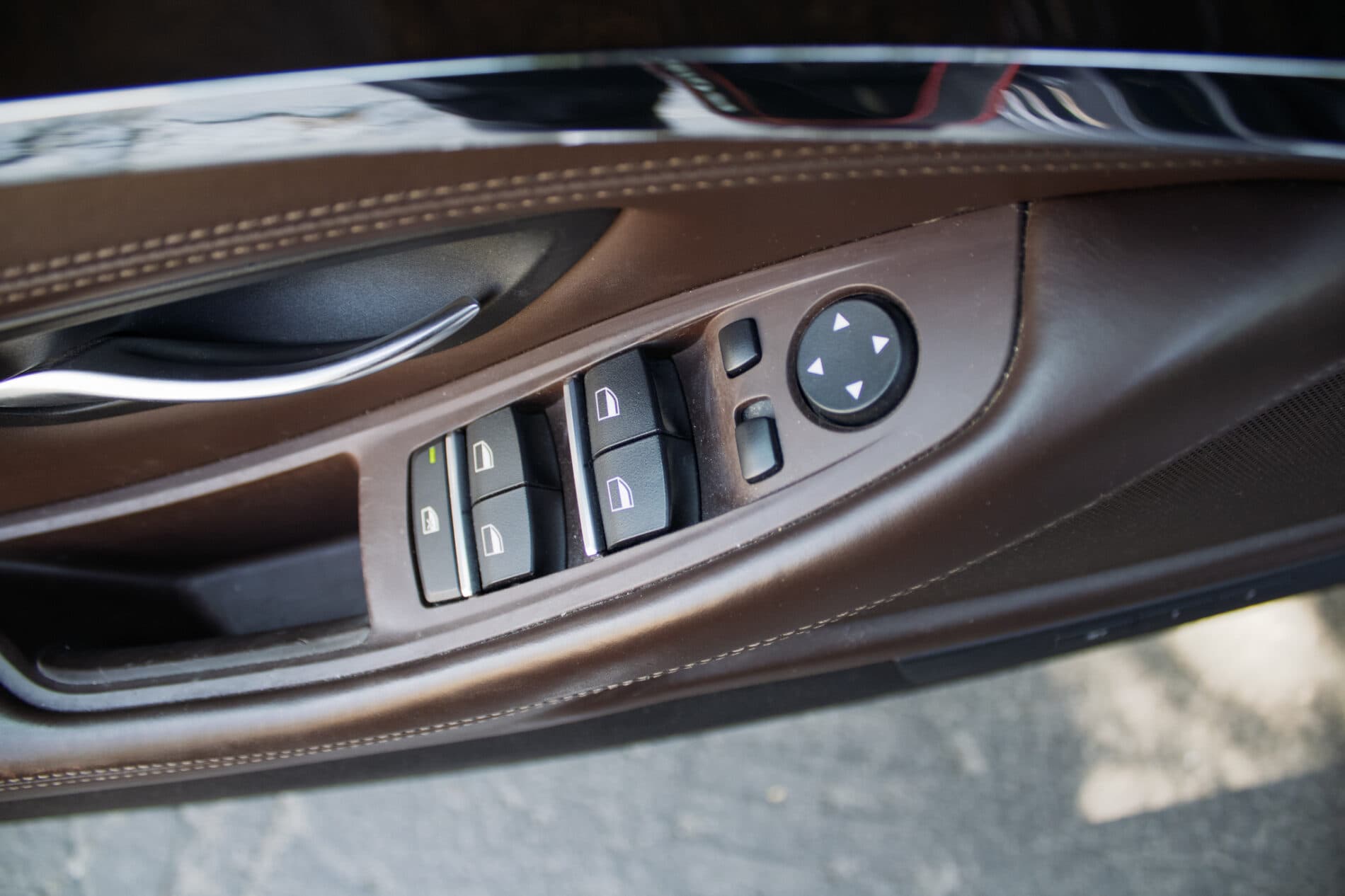 2016 BMW 535i, modrá sedan, 158 386 km