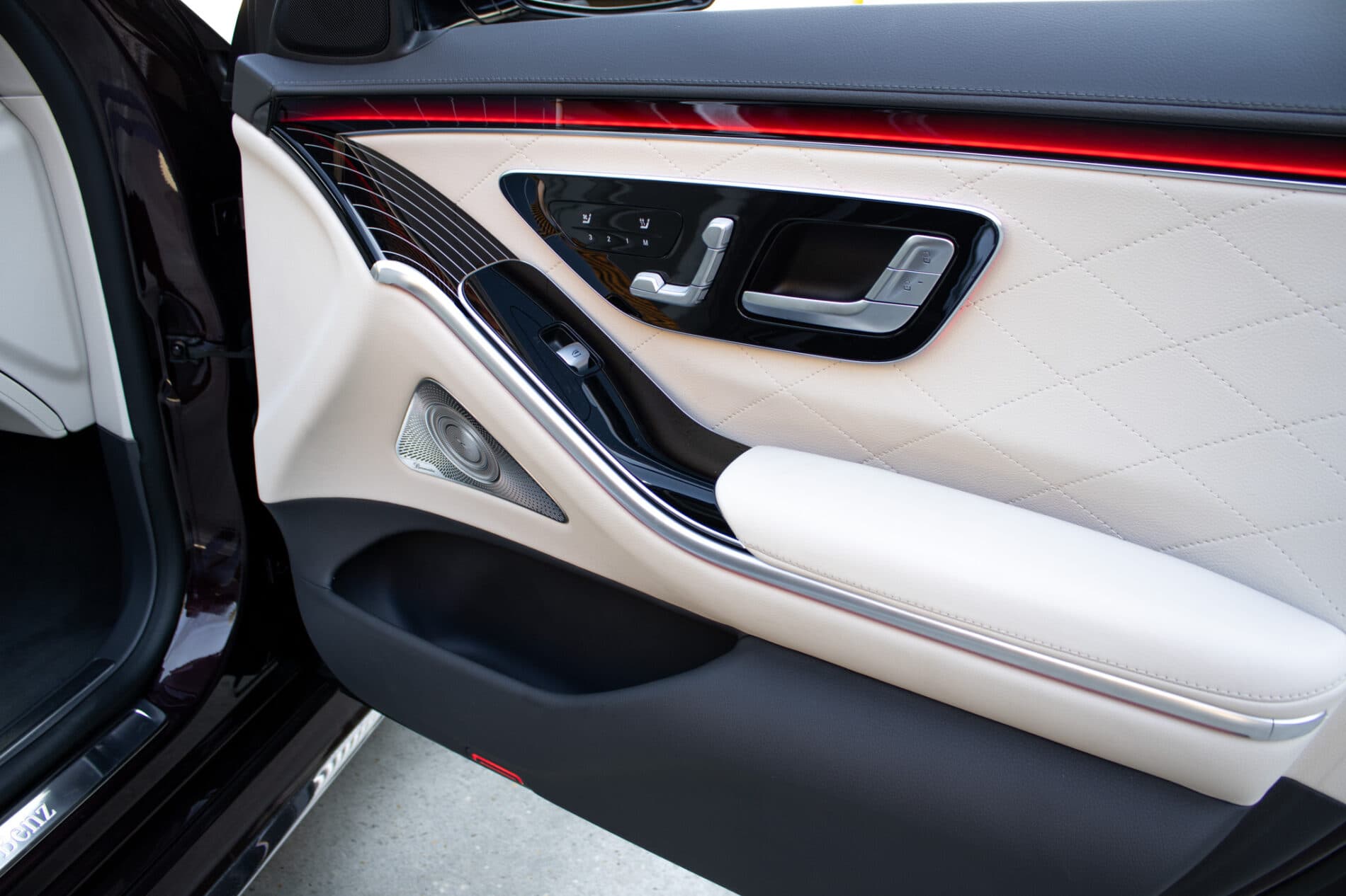 2022 Mercedes-Benz S 400d, červená sedan, 150 861 km